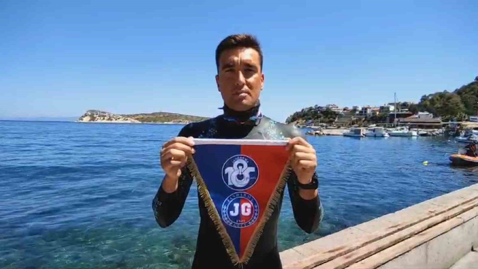 Karaburun'dan Foça'ya yüzdü!