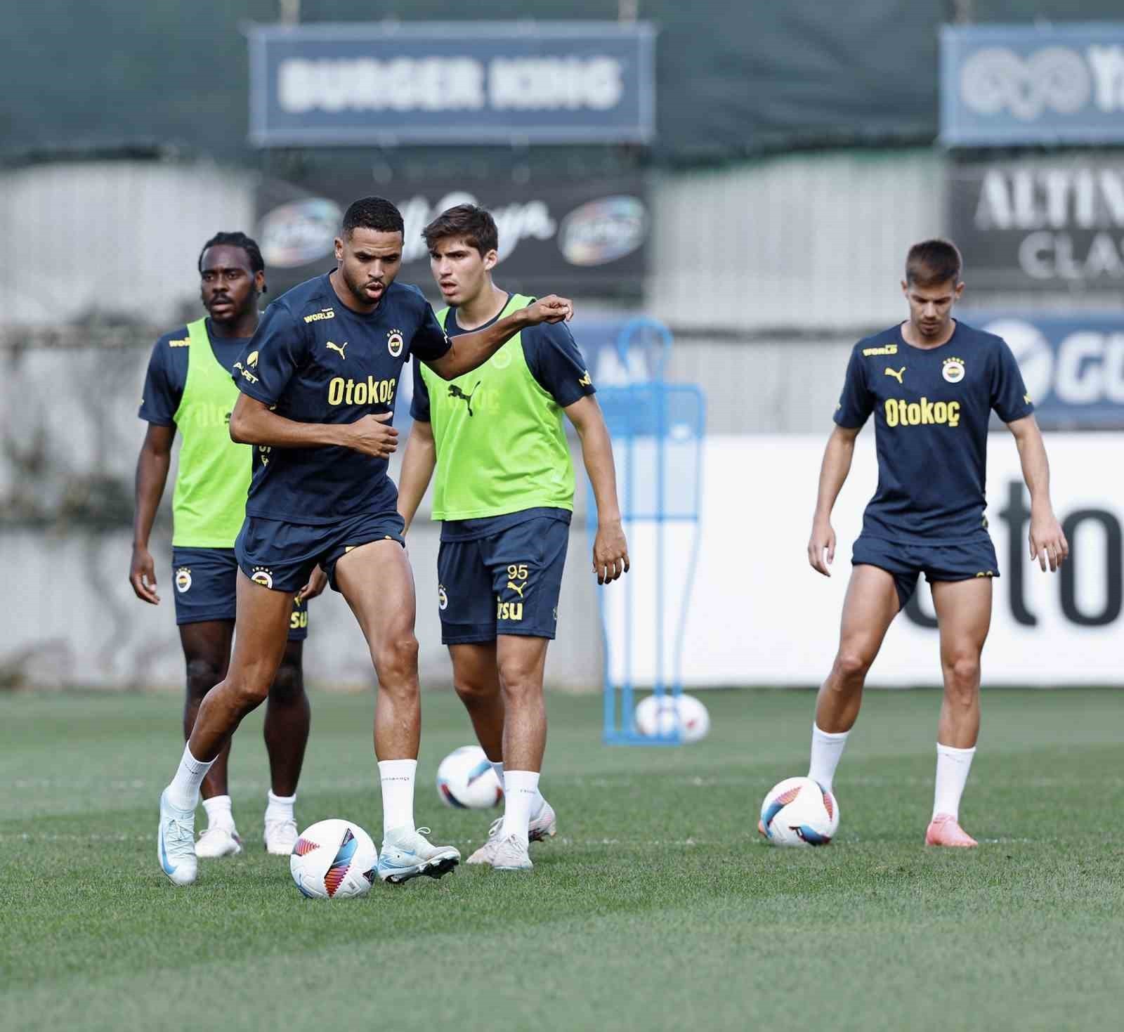 Fenerbahçe, Adana Demirspor maçının hazırlıklarına başladı