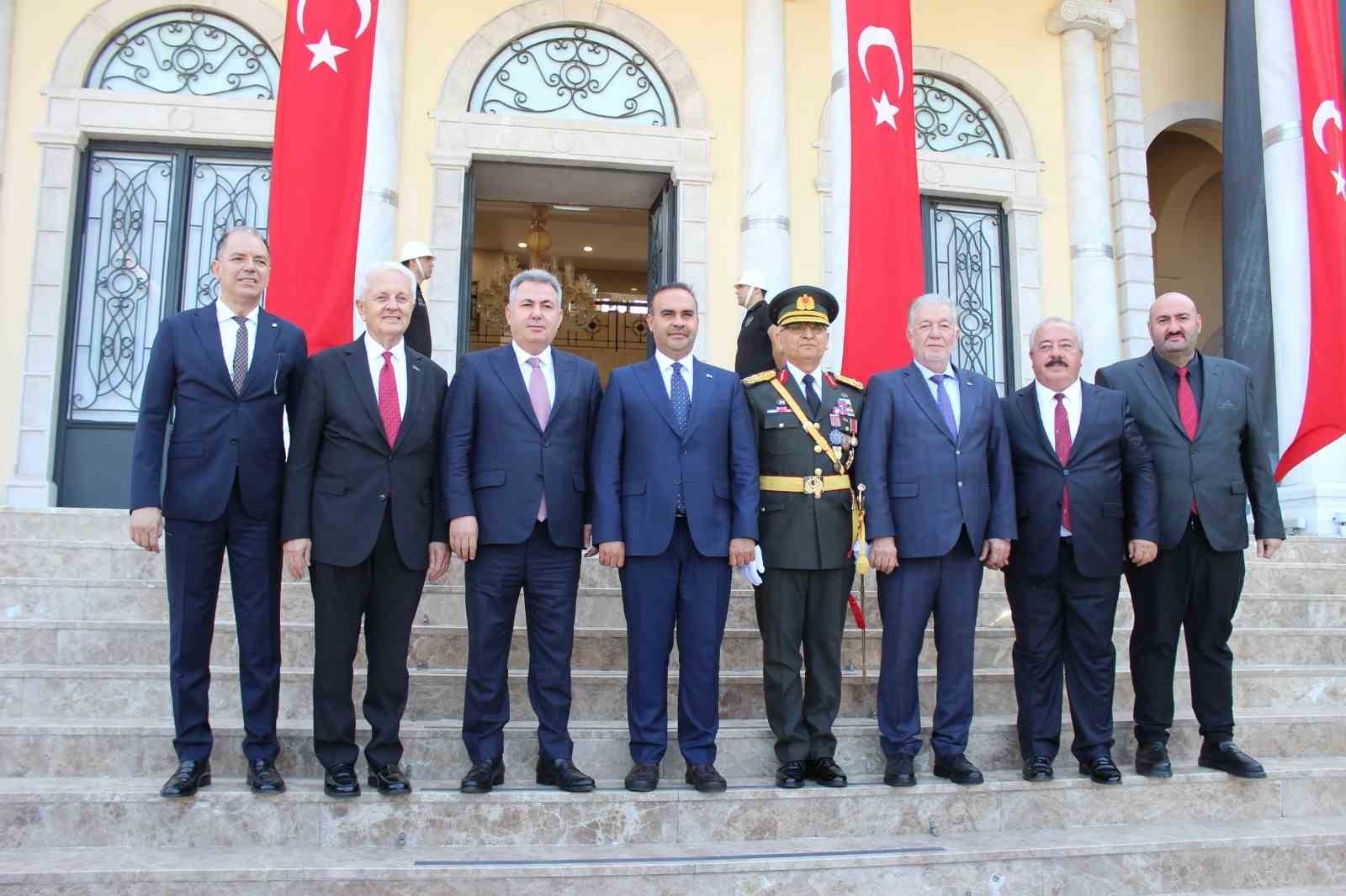 İzmir'de 30 Ağustos Zafer Bayramı coşkuyla kutlandı
