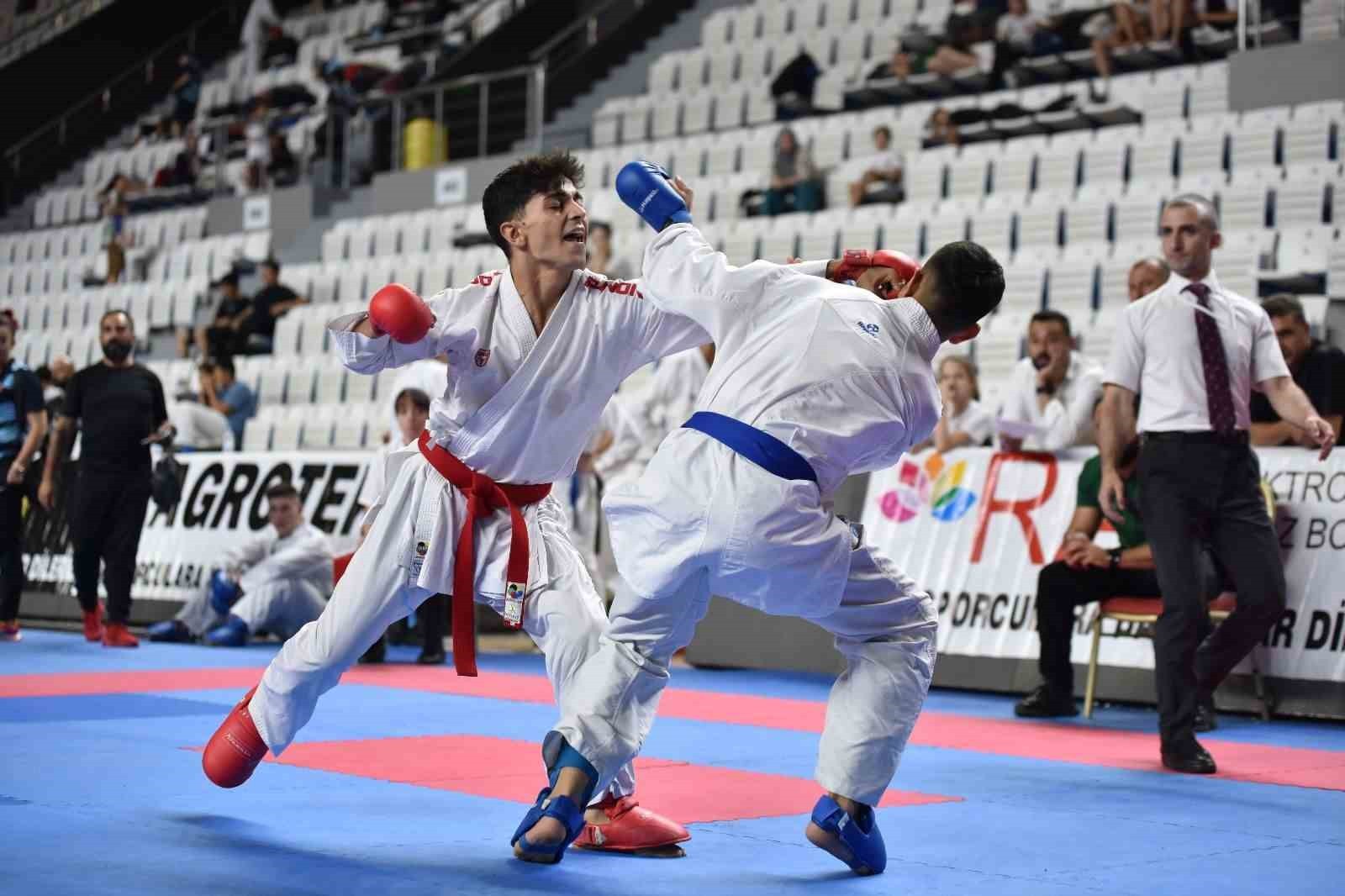Manisa Büyükşehir Belediyespor madalyaları topladı