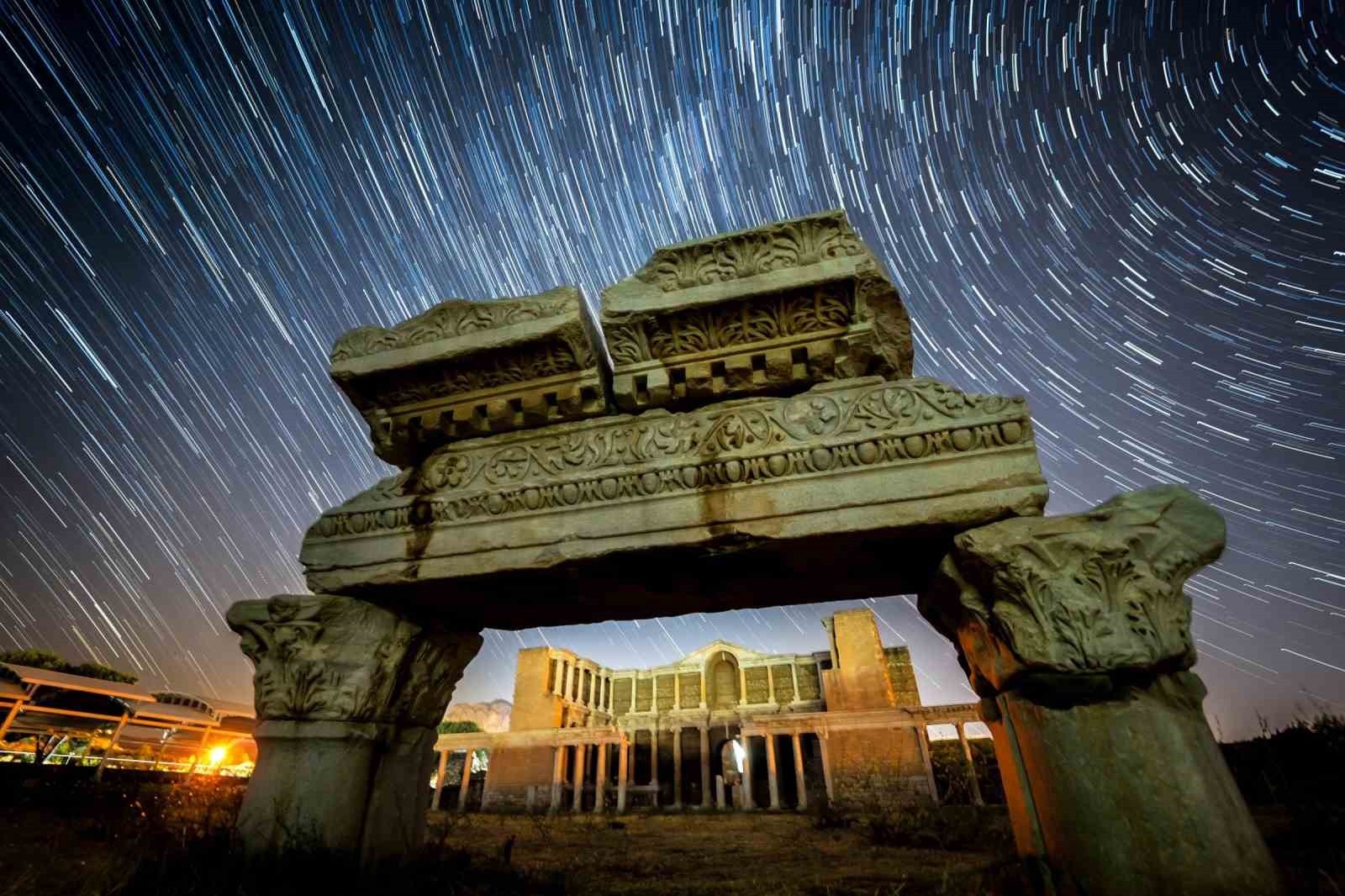 Sardes Antik Kenti, samanyolu ve perseid meteor yağmurunu buluşturdu