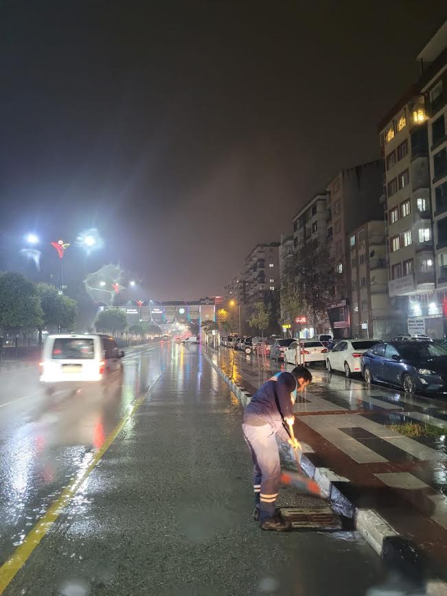 Büyükşehir ve MASKİ Ekiplerinden Yağış mesaisi