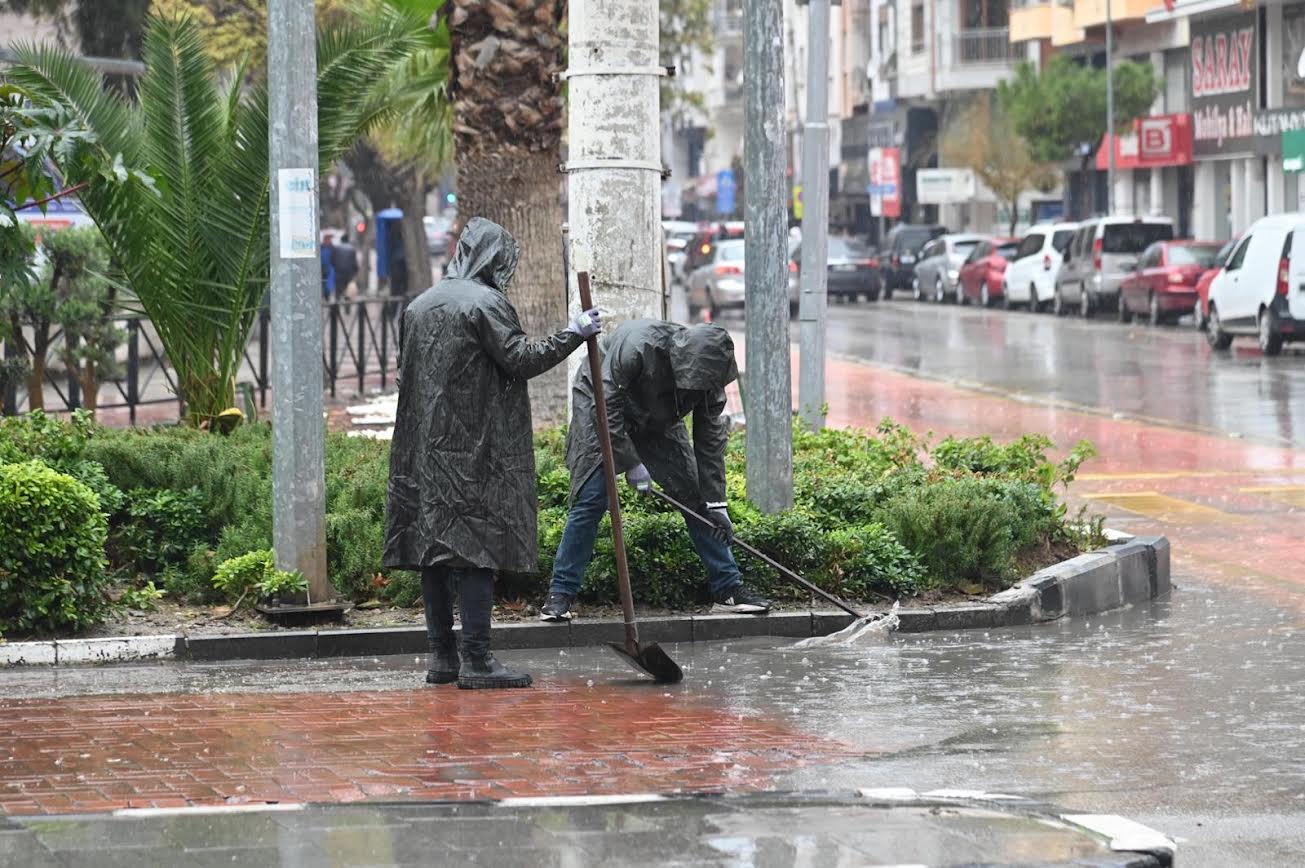 Büyükşehir ve MASKİ Ekiplerinden Yağış mesaisi