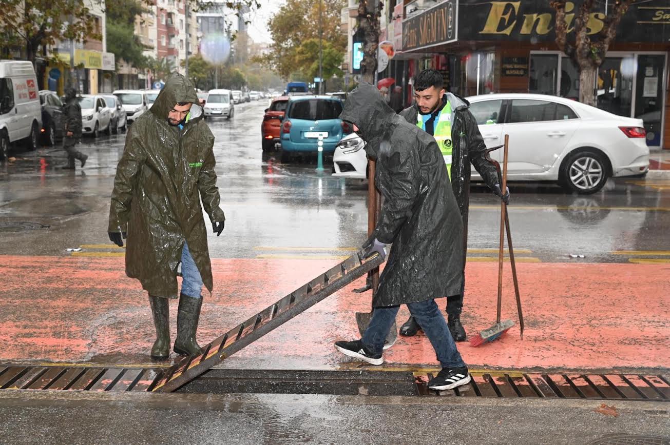 Büyükşehir ve MASKİ Ekiplerinden Yağış mesaisi