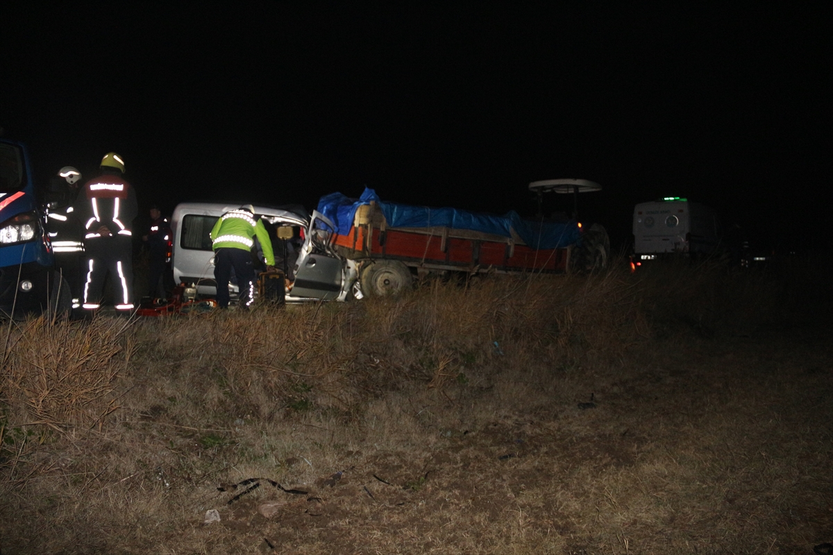 Manisa'da feci kaza: 1 ölü, 2 yaralı