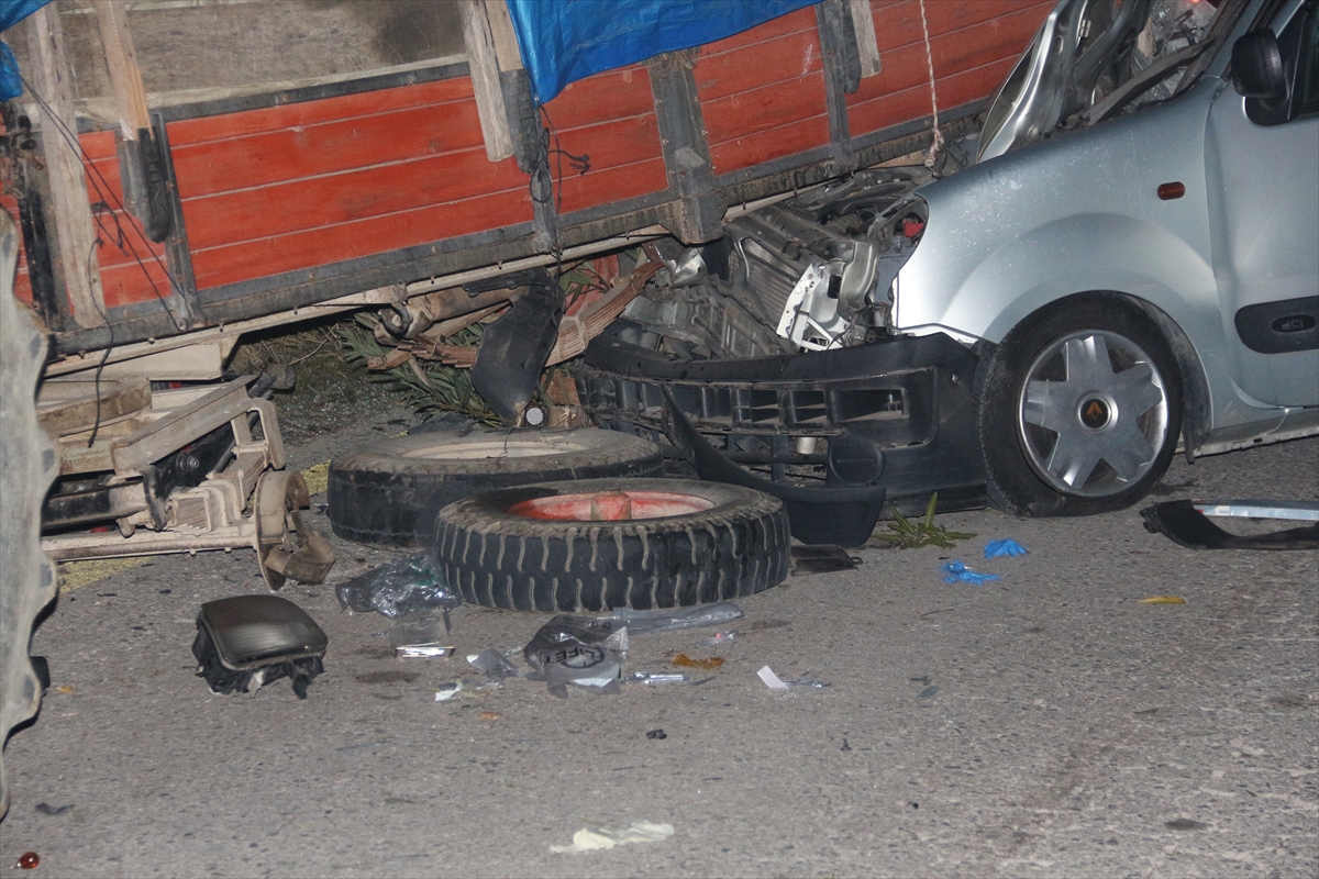 Manisa'da feci kaza: 1 ölü, 2 yaralı