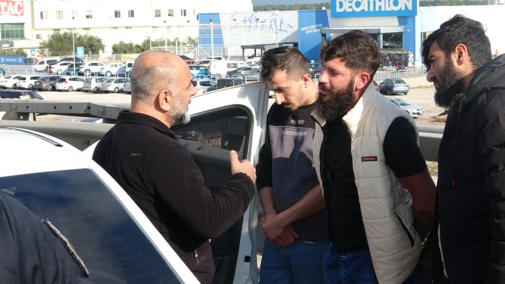 Polis, lastiklerini patlatarak durdurdu: "Ehliyetsiziz diye araba mı kullanmayalım"