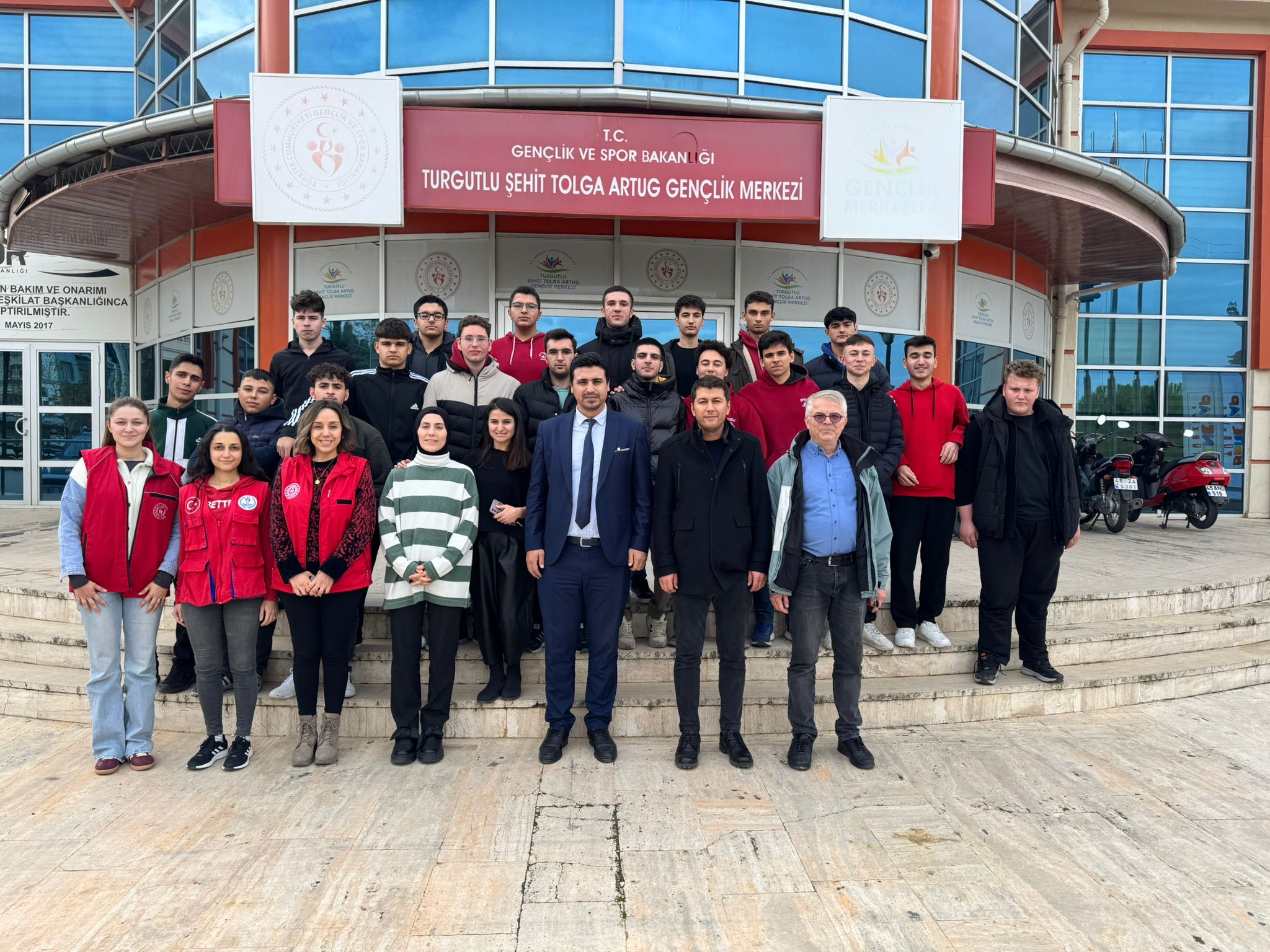 Turgutlu'da son sınıf öğrencileri ve öğretmenleri çiğköfte etkinliğinde buluştu