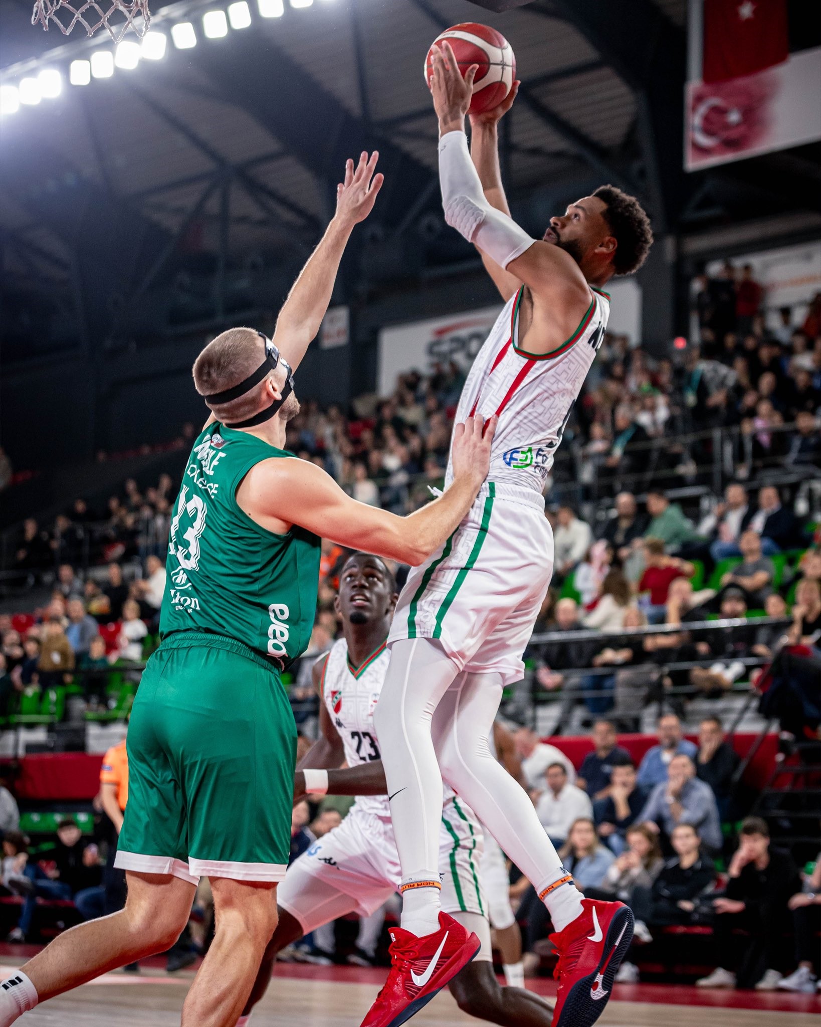 Karşıyaka Basketbol evinde 5’te 5 yaptı