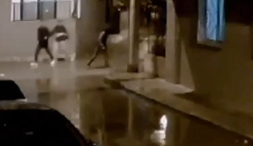 5 kişi saldırıp bıçakla ağır yaraladılar