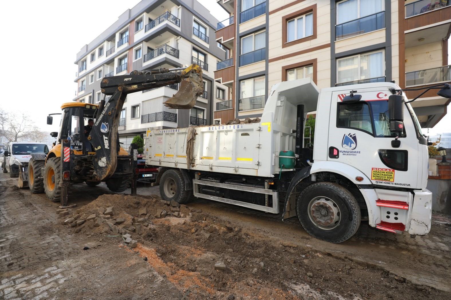 Yol yenileme çalışmaları tüm hızıyla devam ediyor