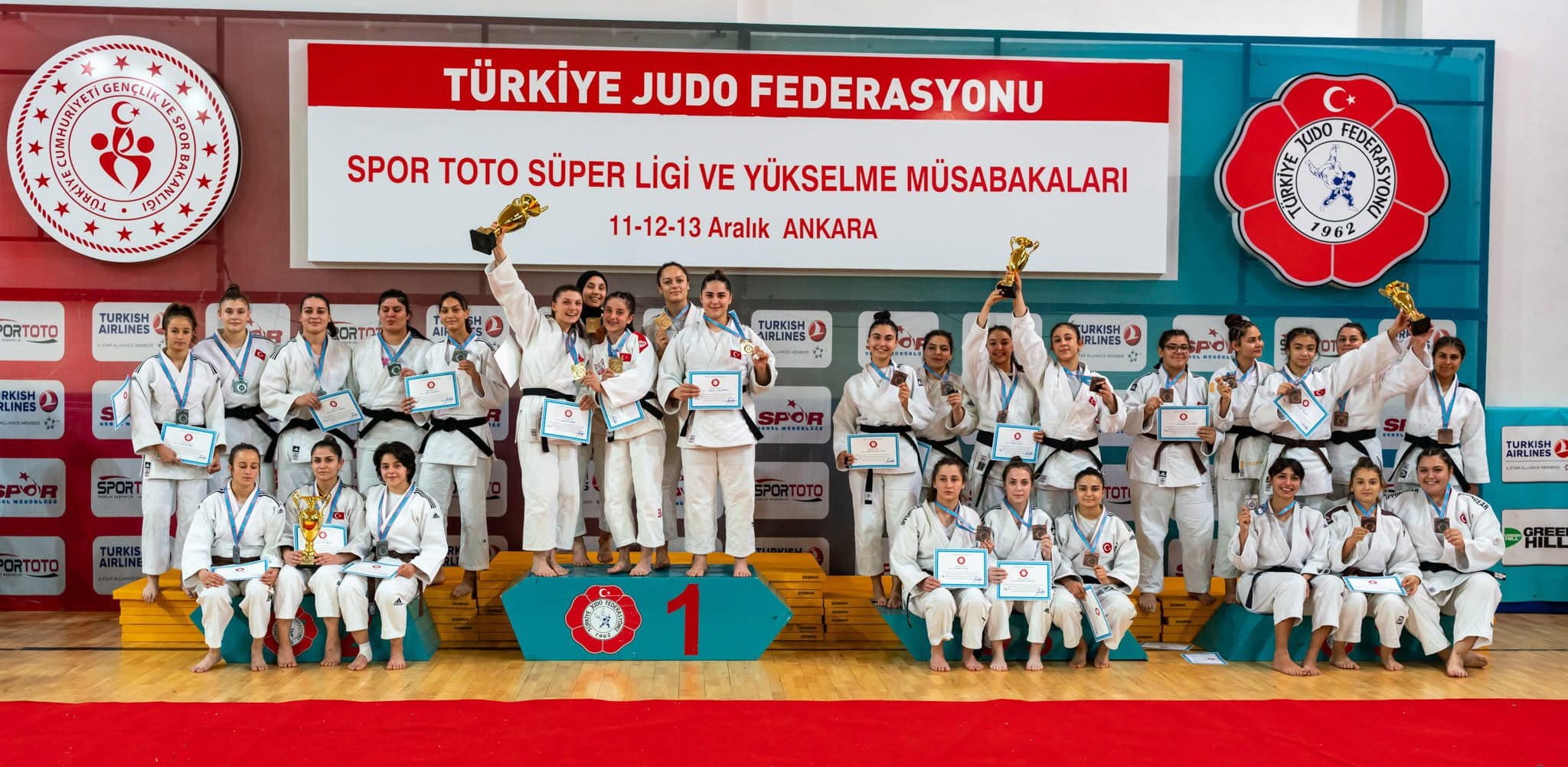 Salihli judoda Süper Lig’e yükseldi