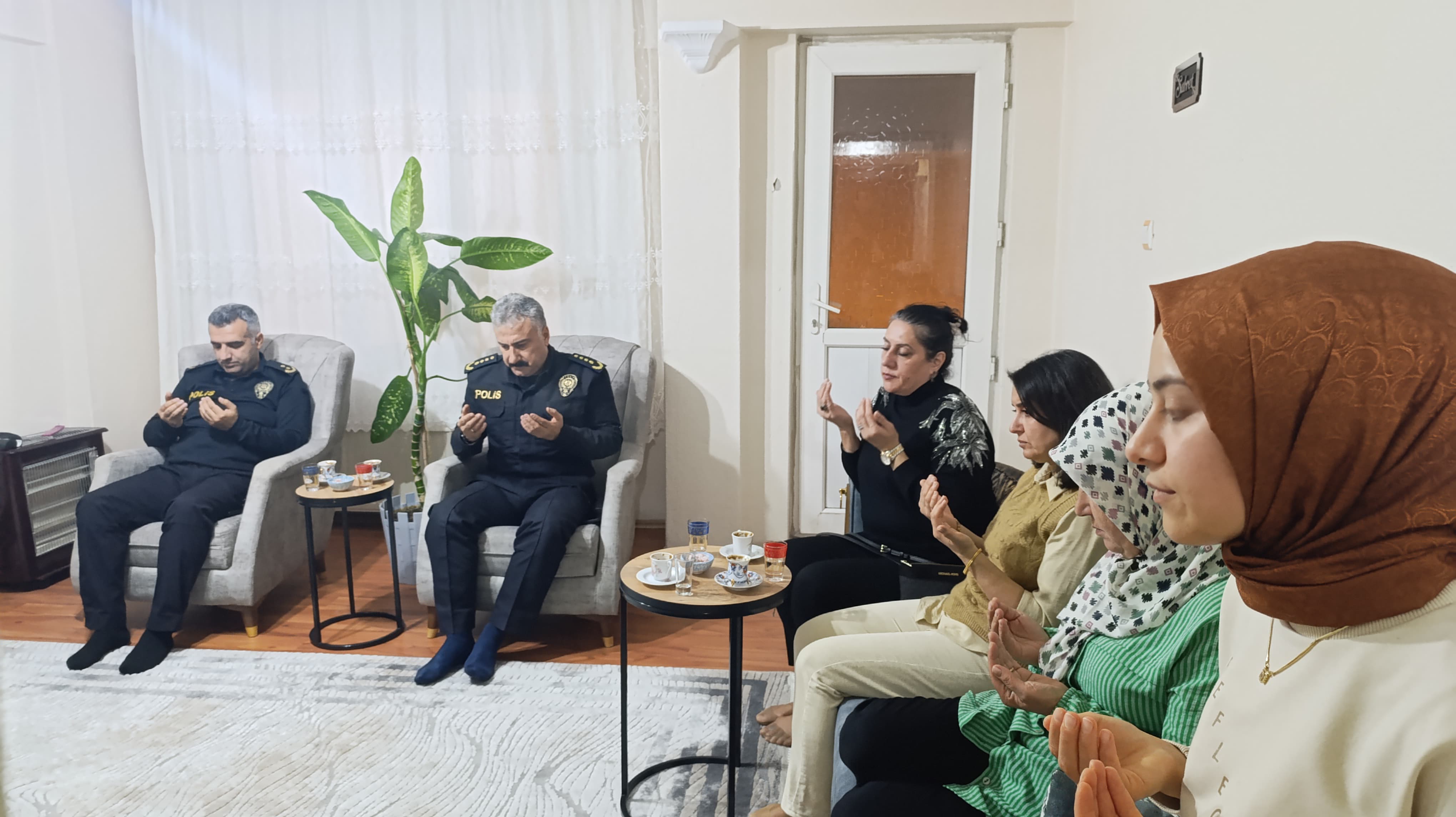 Manisa İl Emniyet Müdürü Aktaş'tan, şehit ailesine ziyaret