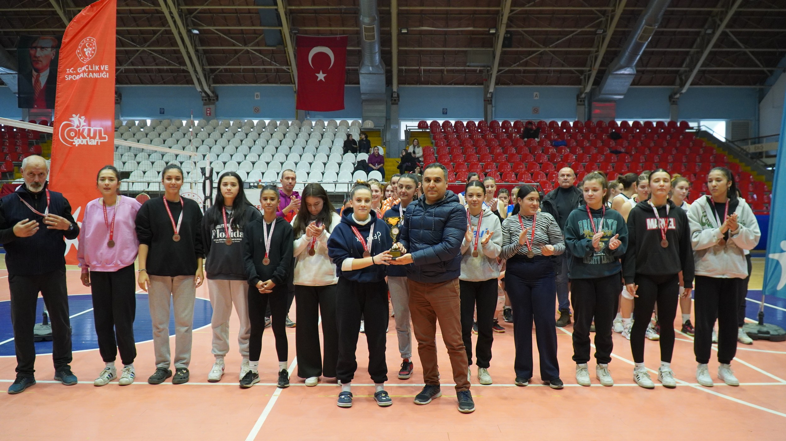 Manisa’da Okul Sporları: Voleybol Gençler İl Birinciliği Sona Erdi
