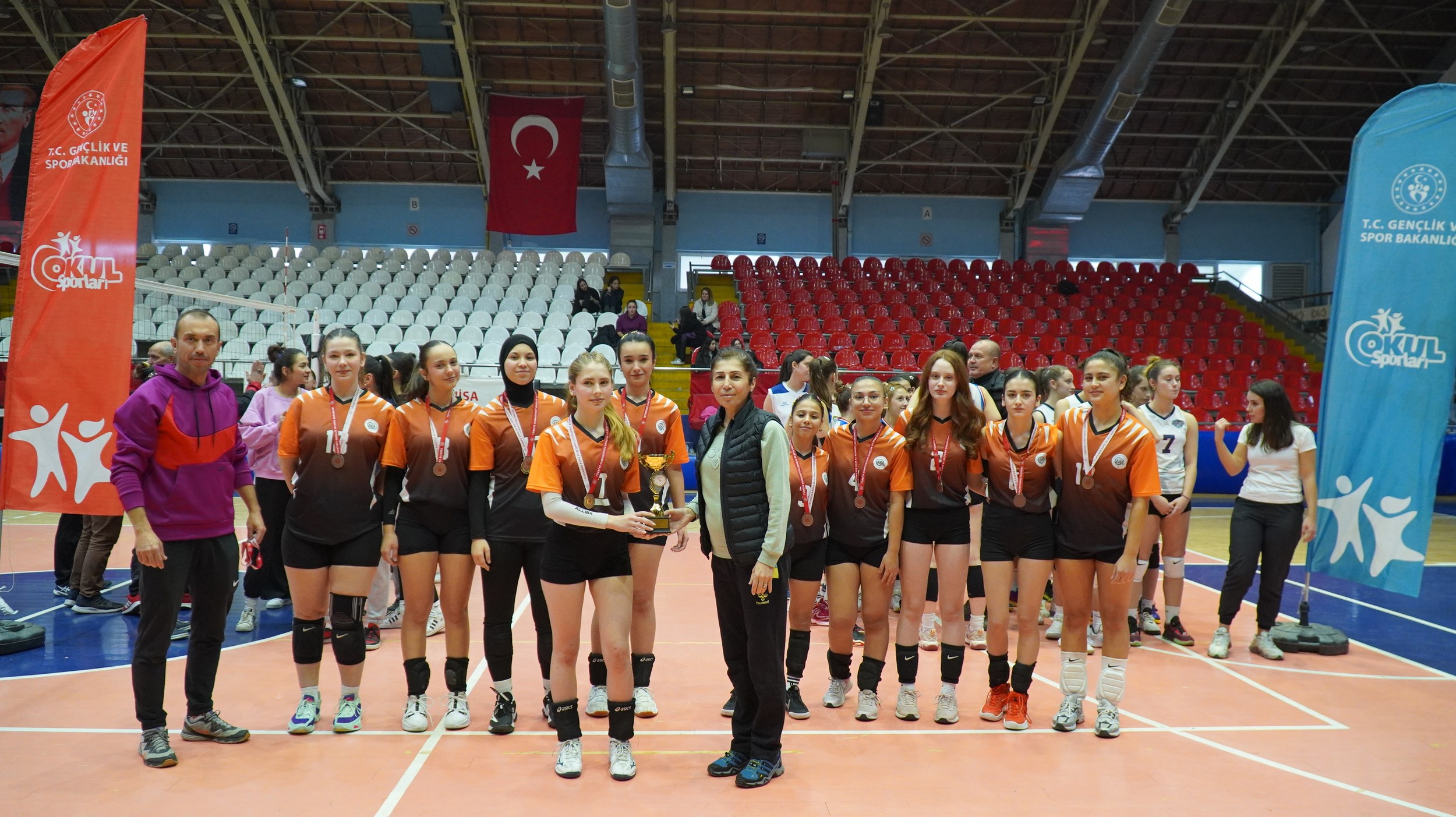 Manisa’da Okul Sporları: Voleybol Gençler İl Birinciliği Sona Erdi