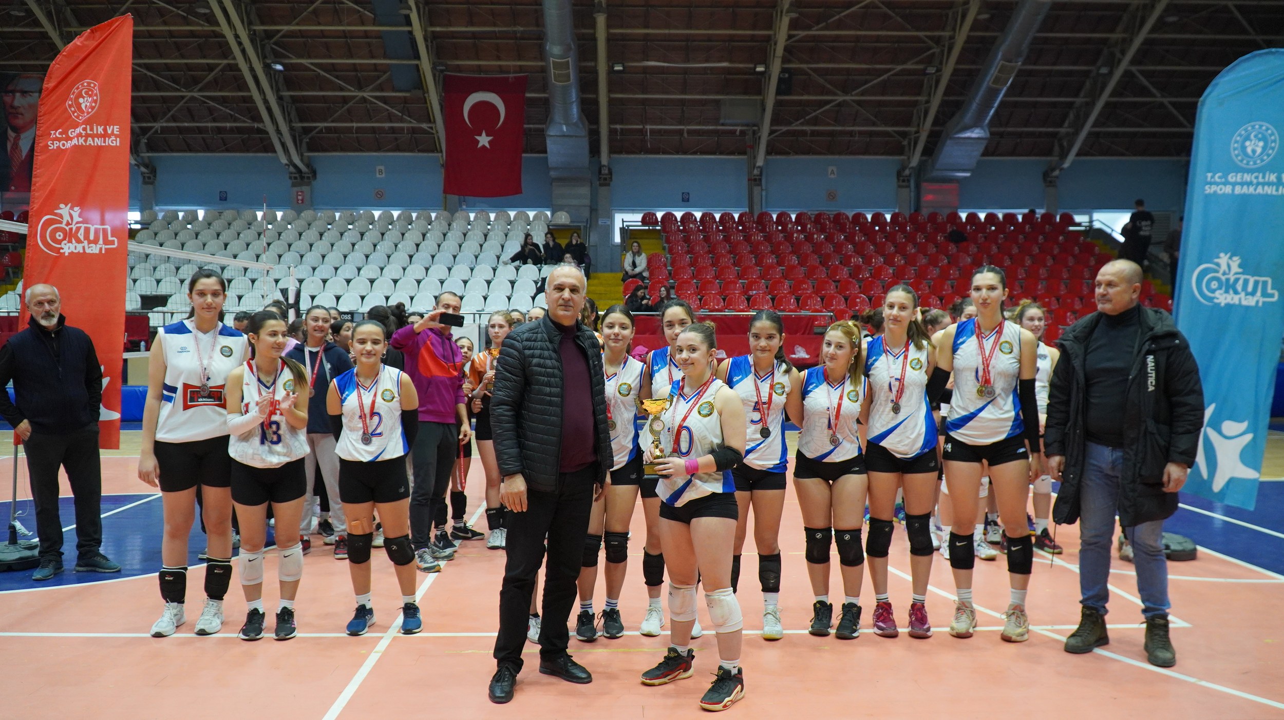 Manisa’da Okul Sporları: Voleybol Gençler İl Birinciliği Sona Erdi