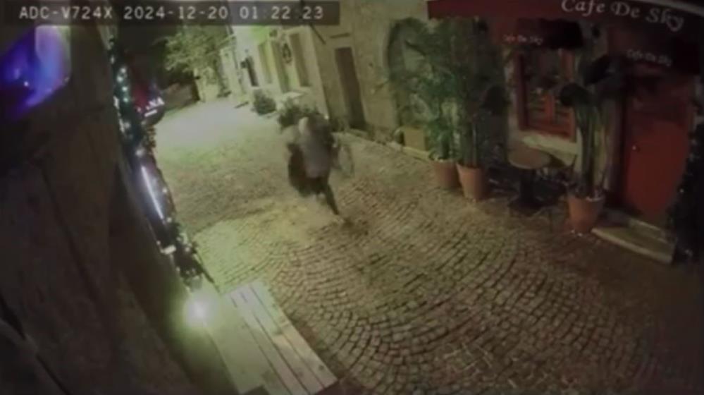 Bir garip hırsızlık daha: Bu da yılbaşı süsü hırsızlığı!