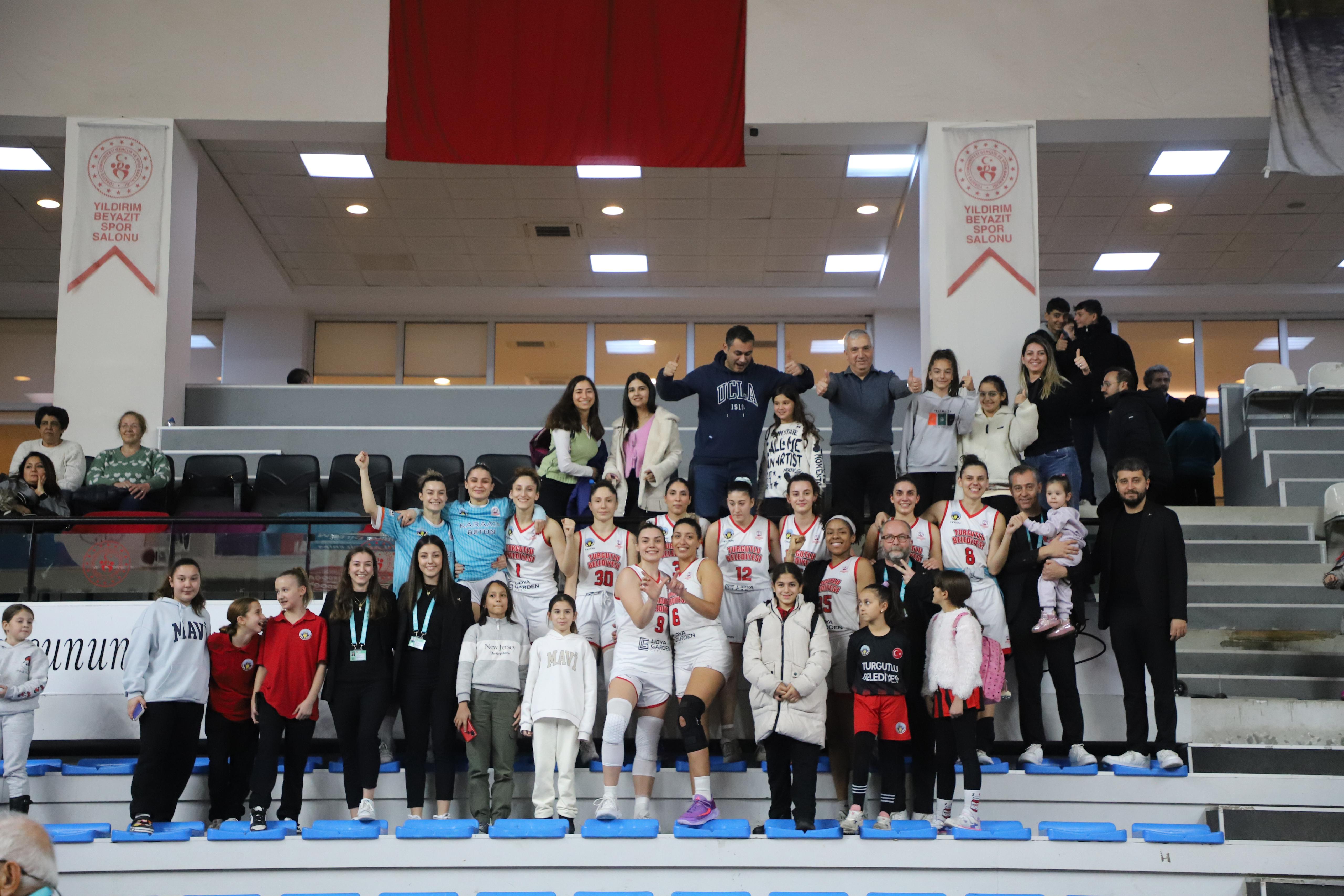 Turgutlu Belediyespor’un Kadın Takımlarından Çifte Zafer