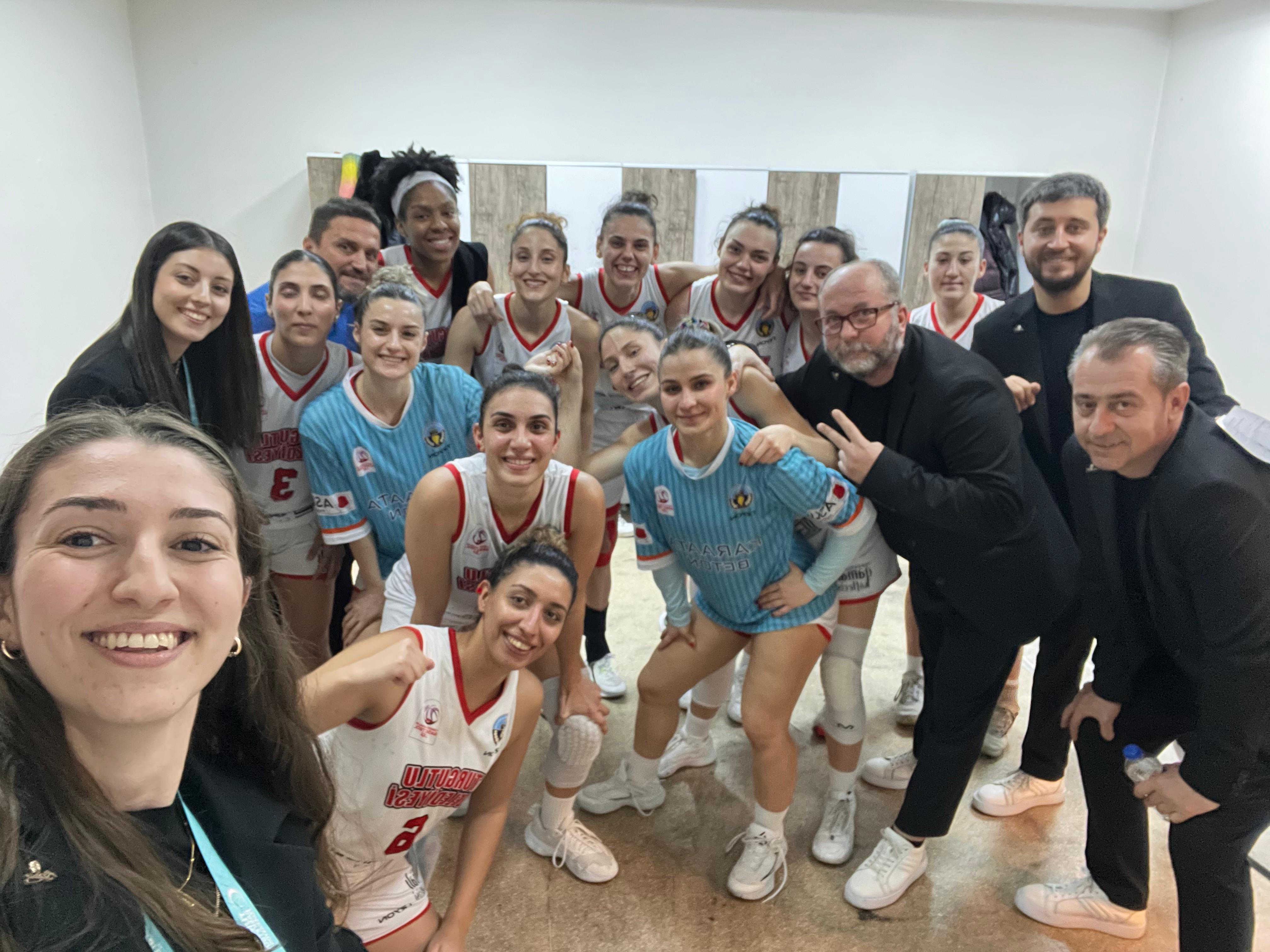 Turgutlu Belediyespor’un Kadın Takımlarından Çifte Zafer