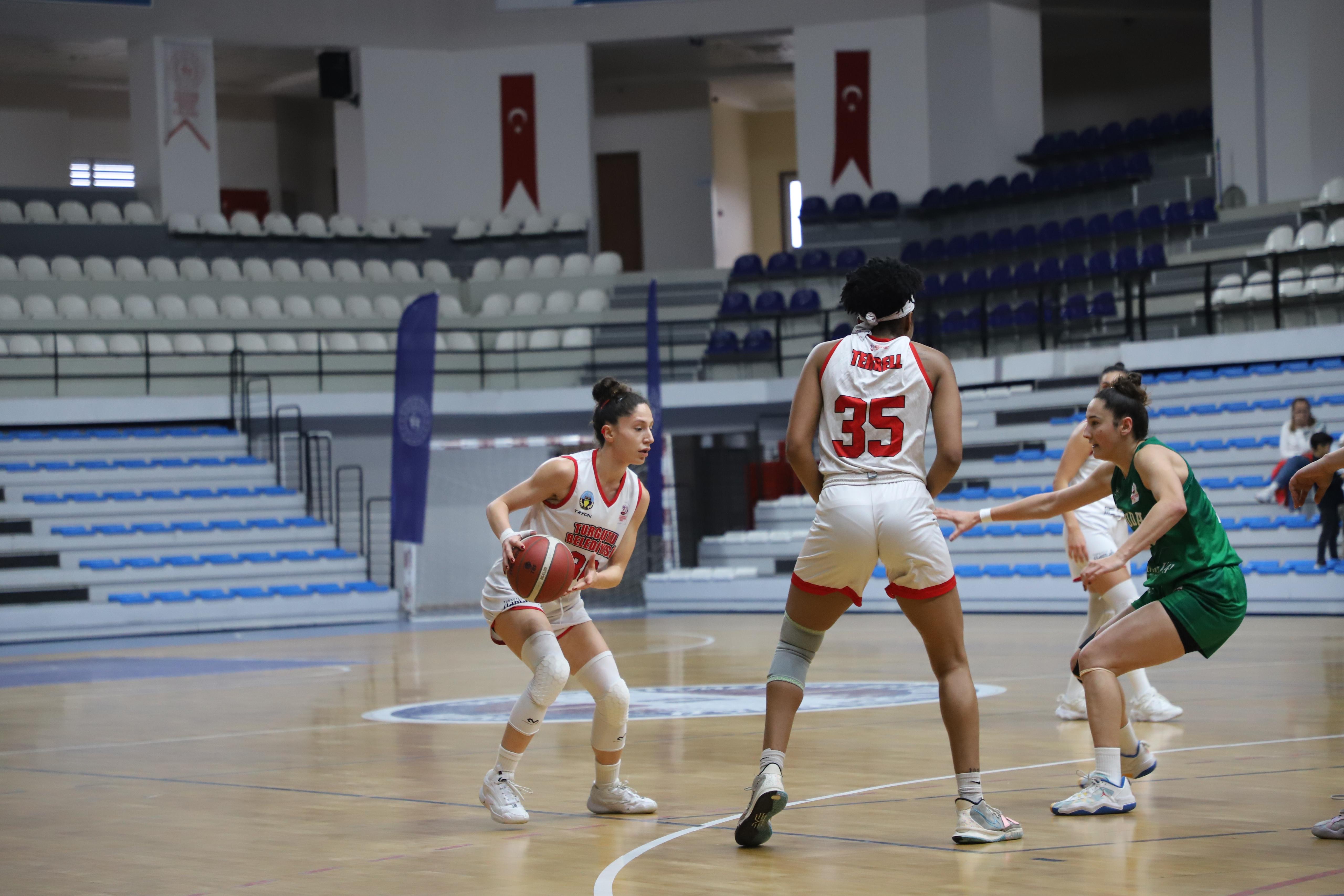 Turgutlu Belediyespor’un Kadın Takımlarından Çifte Zafer