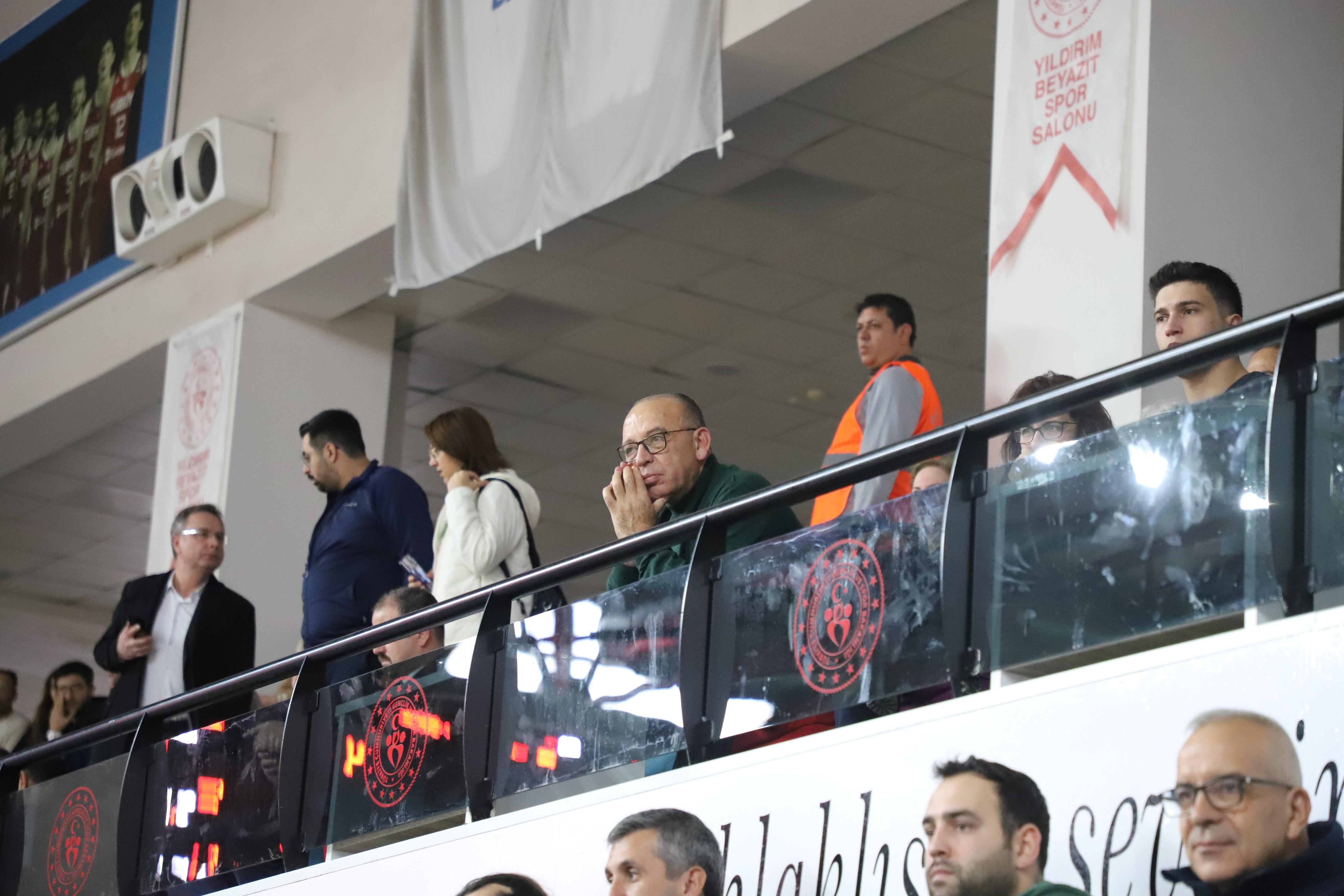 Turgutlu Belediyespor’un Kadın Takımlarından Çifte Zafer