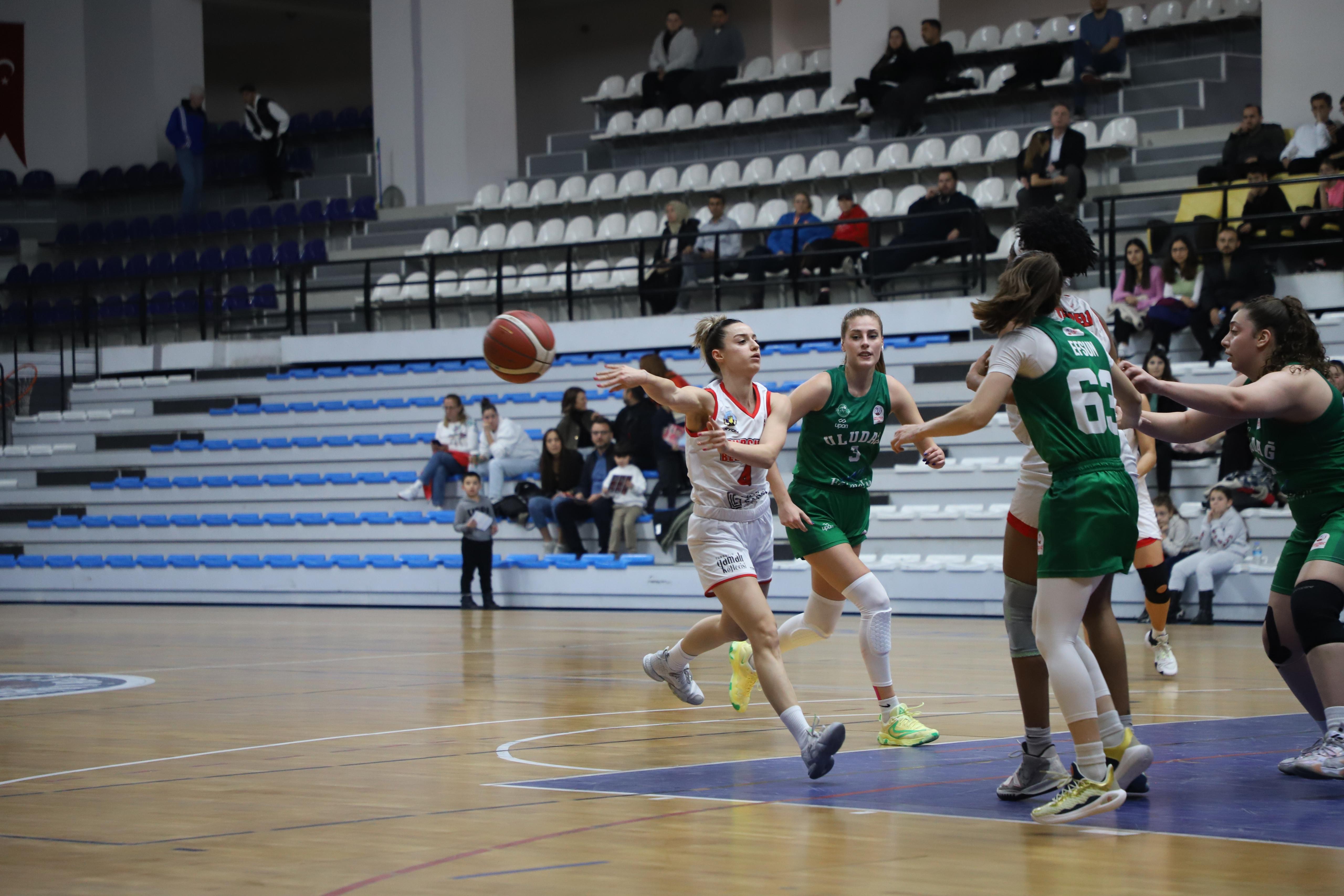 Turgutlu Belediyespor’un Kadın Takımlarından Çifte Zafer