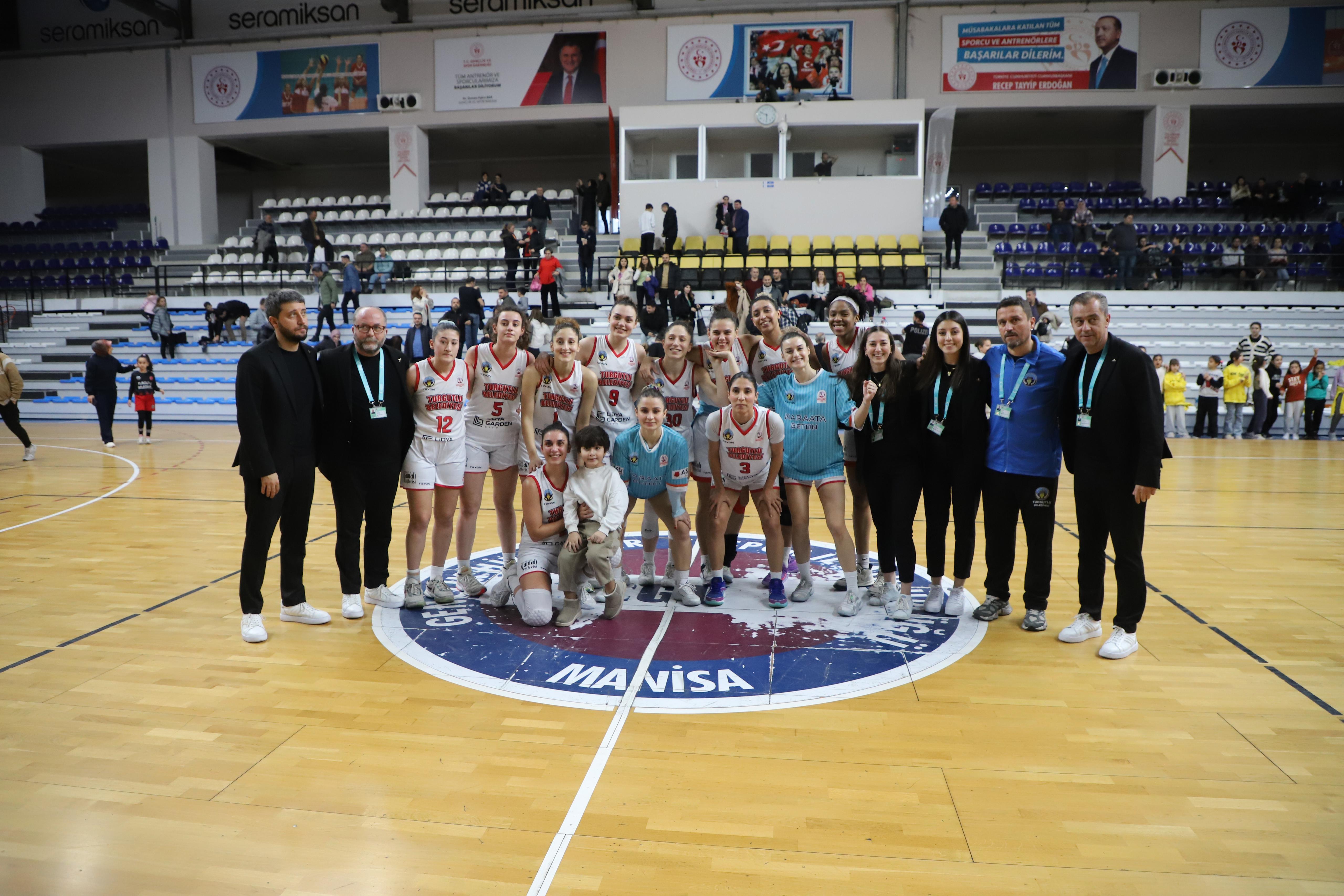 Turgutlu Belediyespor’un Kadın Takımlarından Çifte Zafer