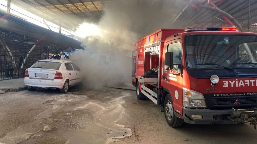 Park halindeki araç alev aldı!