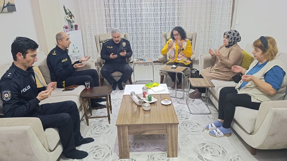 Manisa İl Emniyet Müdürü Aktaş'tan şehit ailesine ziyaret