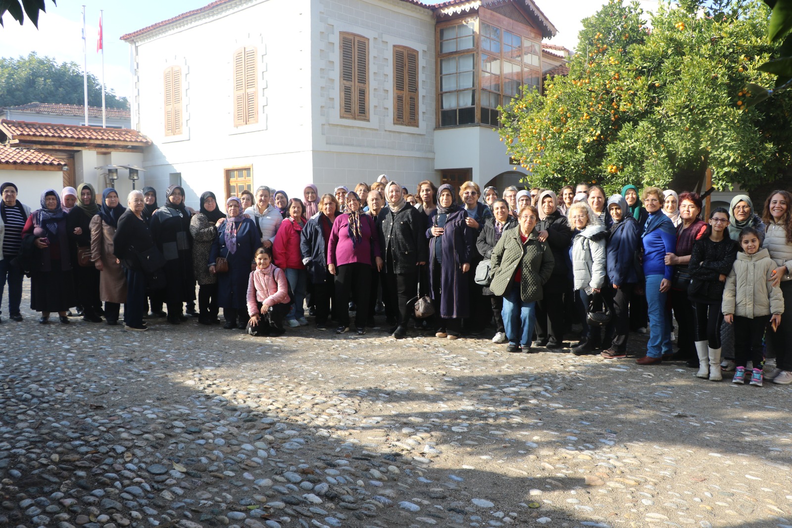 Manisa Büyükşehir Belediyesi, Kadınları Sosyal Hayatla Buluşturmaya Devam Ediyor