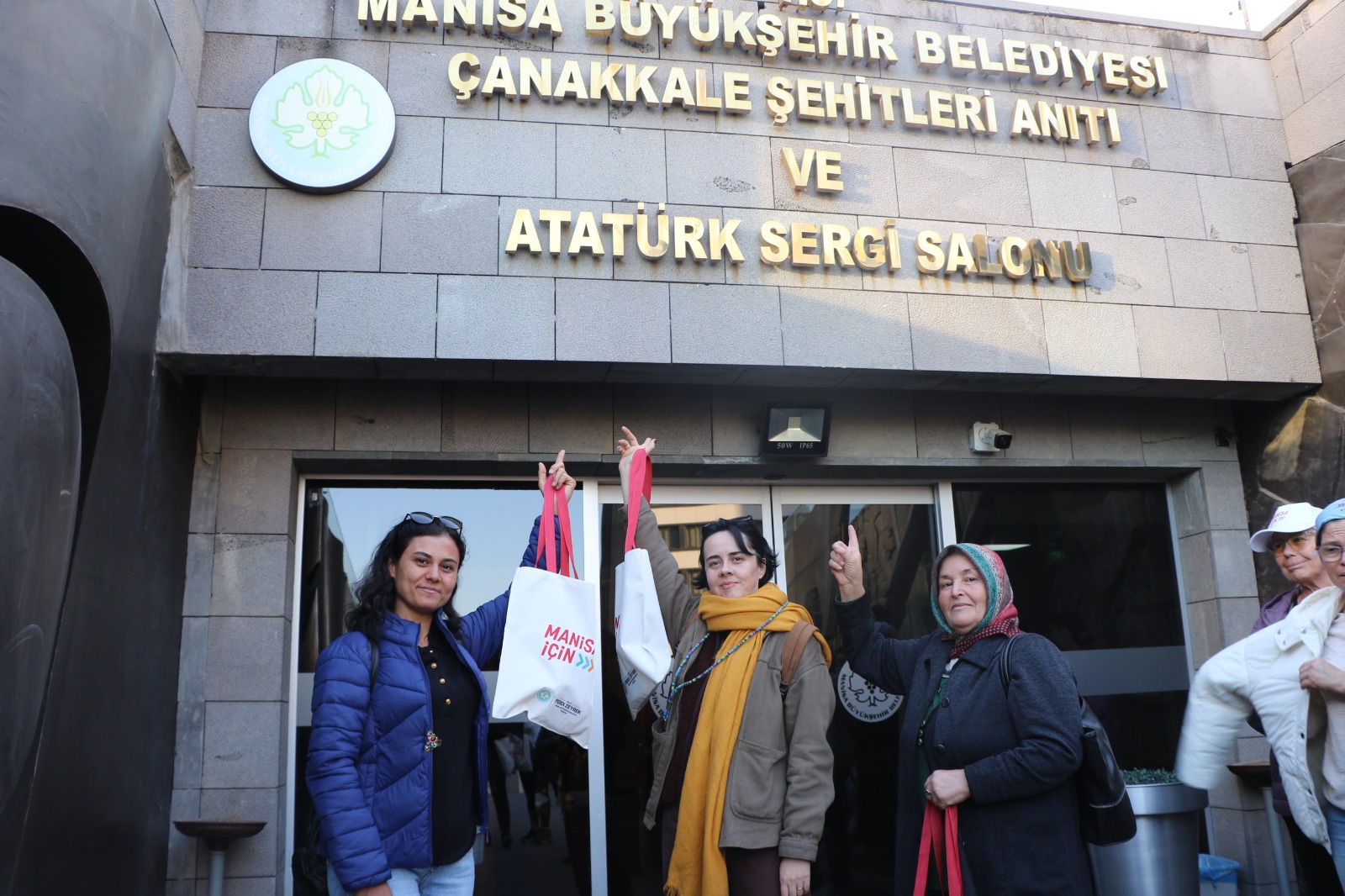 Manisa Büyükşehir Belediyesi, Kadınları Sosyal Hayatla Buluşturmaya Devam Ediyor