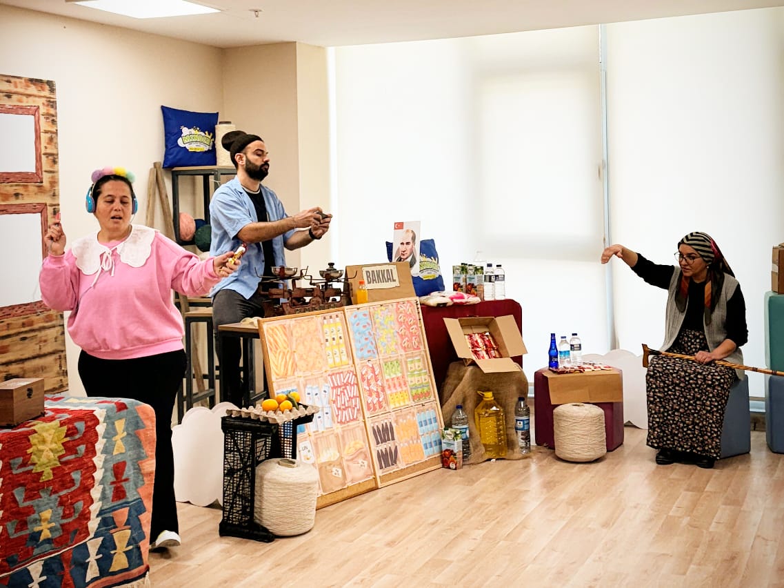 Mindere oturup, eğlenerek öğreniyorlar