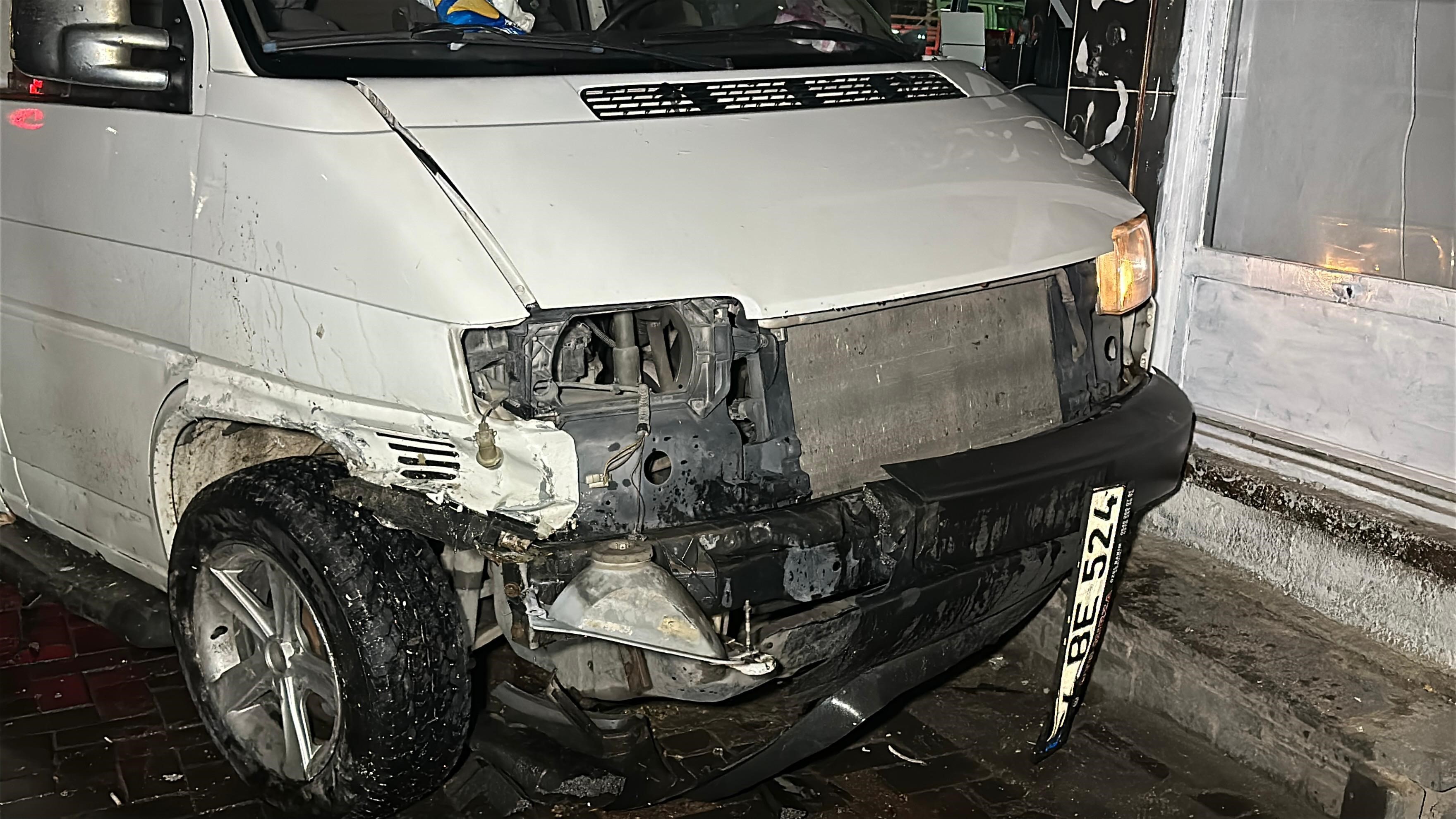 Feci kaza: İki araç çarpıştı