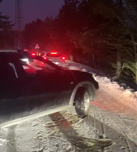 Spil Dağı Yolunda Kaza: TIR devrildi, araçlar mahsur kaldı!