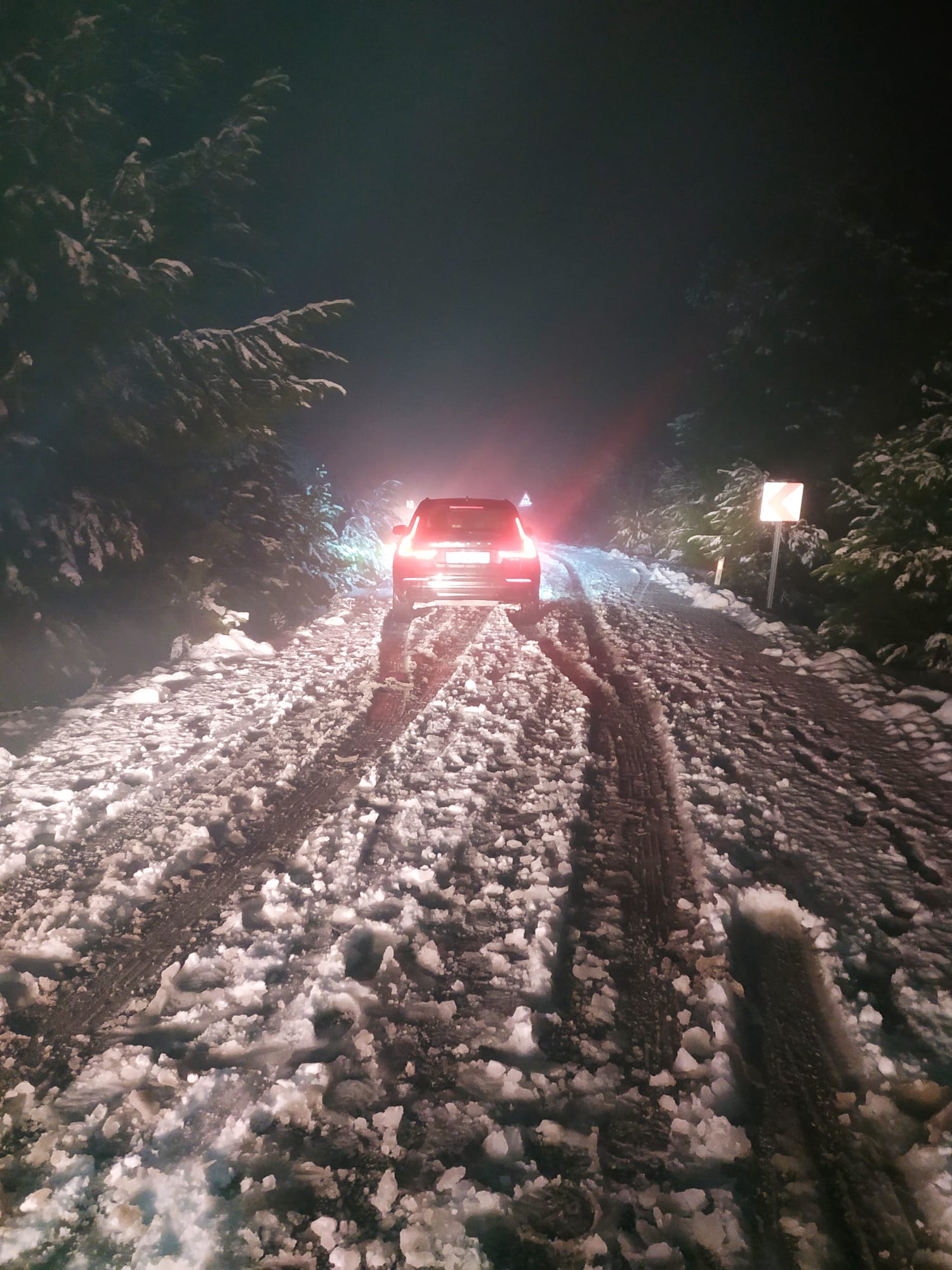 Karda mahsur kalan Turgutlulu aileler belediye ekipleri tarafından kurtarıldı
