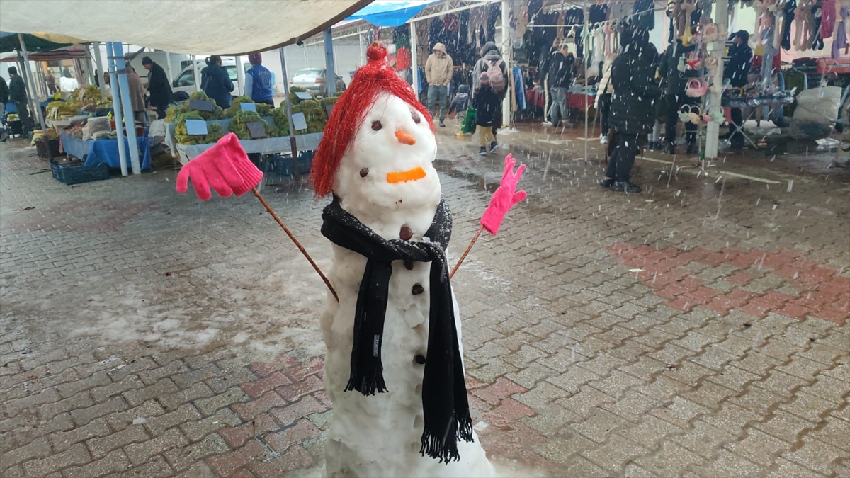 İzmir'in turizm merkezleri Bozdağ ve Gölcük beyaza büründü
