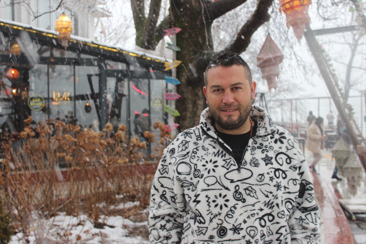 İzmir'in turizm merkezleri Bozdağ ve Gölcük beyaza büründü