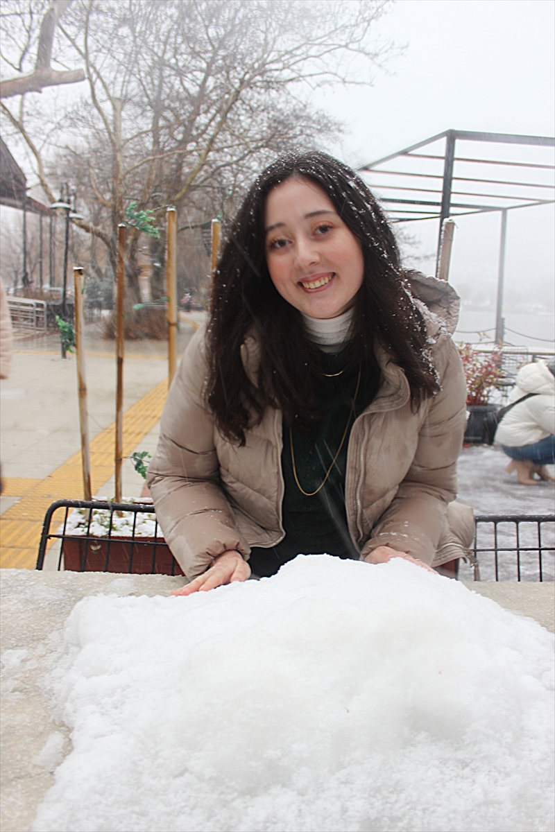 İzmir'in turizm merkezleri Bozdağ ve Gölcük beyaza büründü
