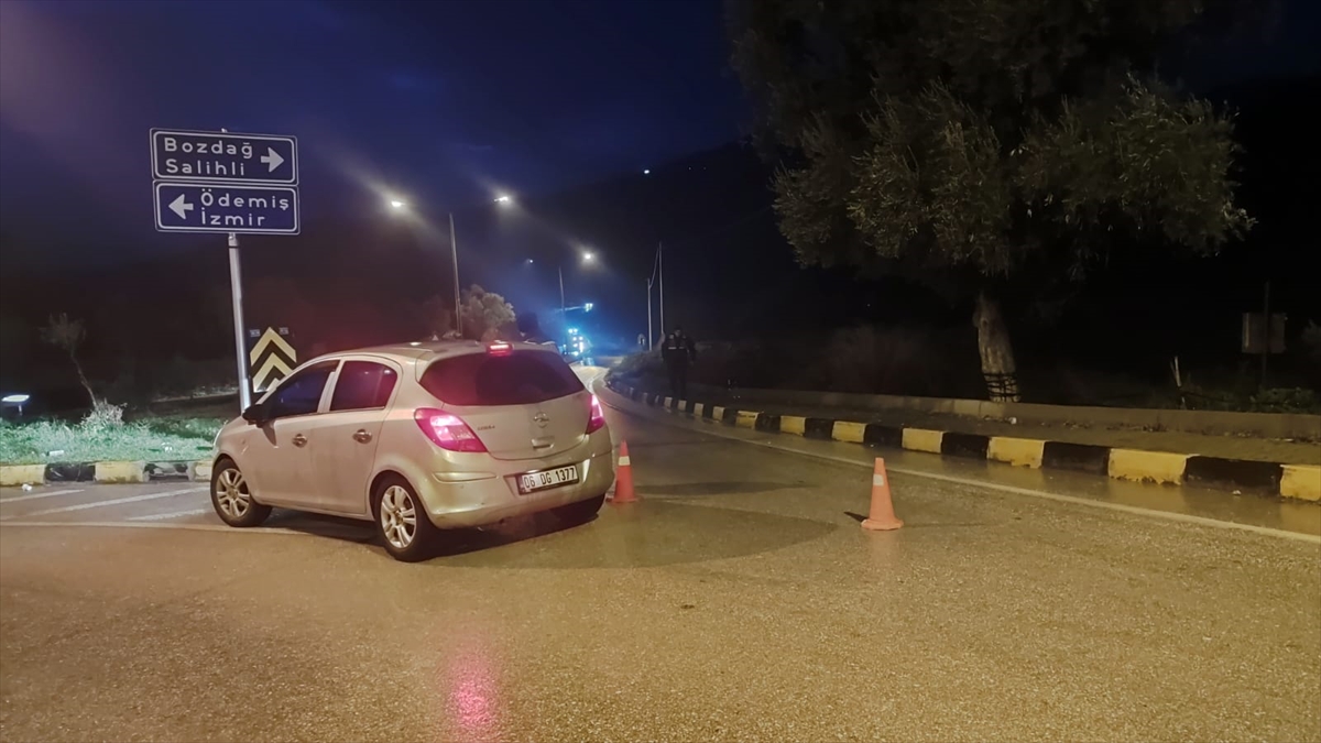 İzmir'in turizm merkezleri Bozdağ ve Gölcük beyaza büründü