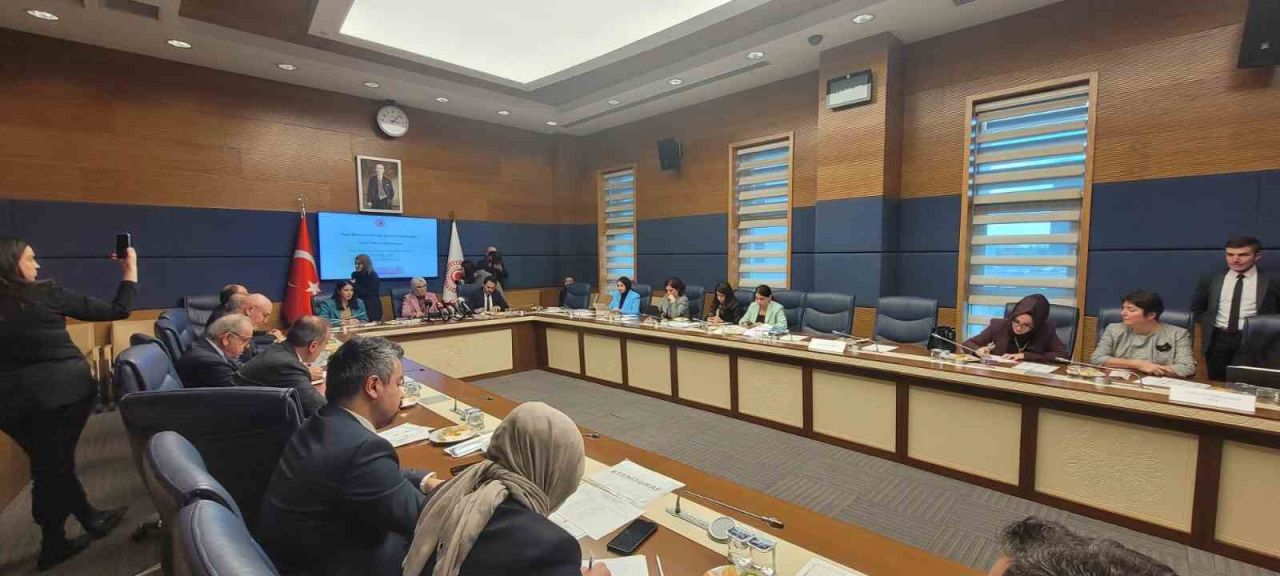 Katırcıoğlu: “Çocuklarımızın 16 yaşına kadar sosyal medya kullanımına yönelik düzenleme getirilmeli”