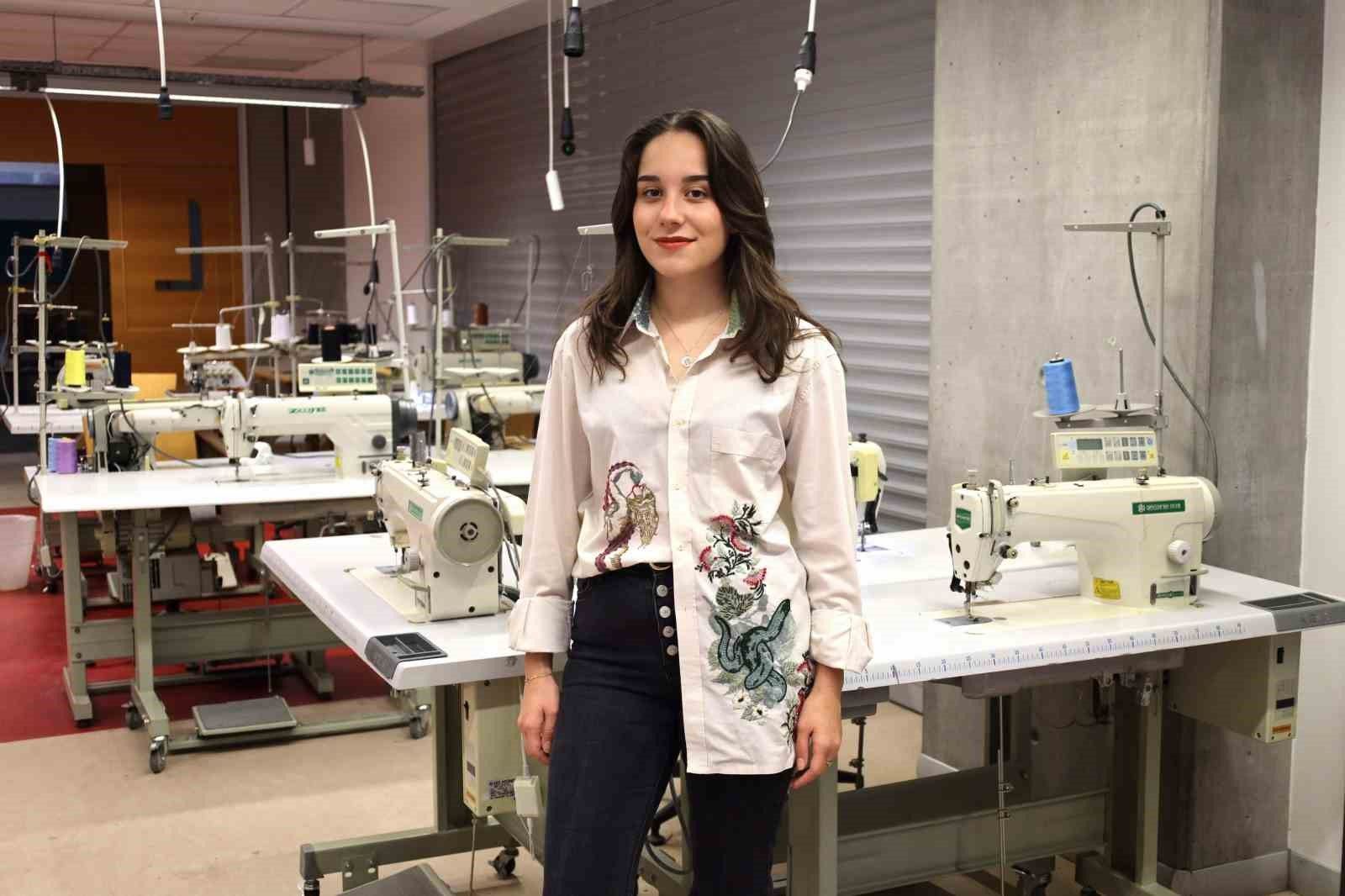 Patili dostlara atık kumaşlardan fular ve tasma