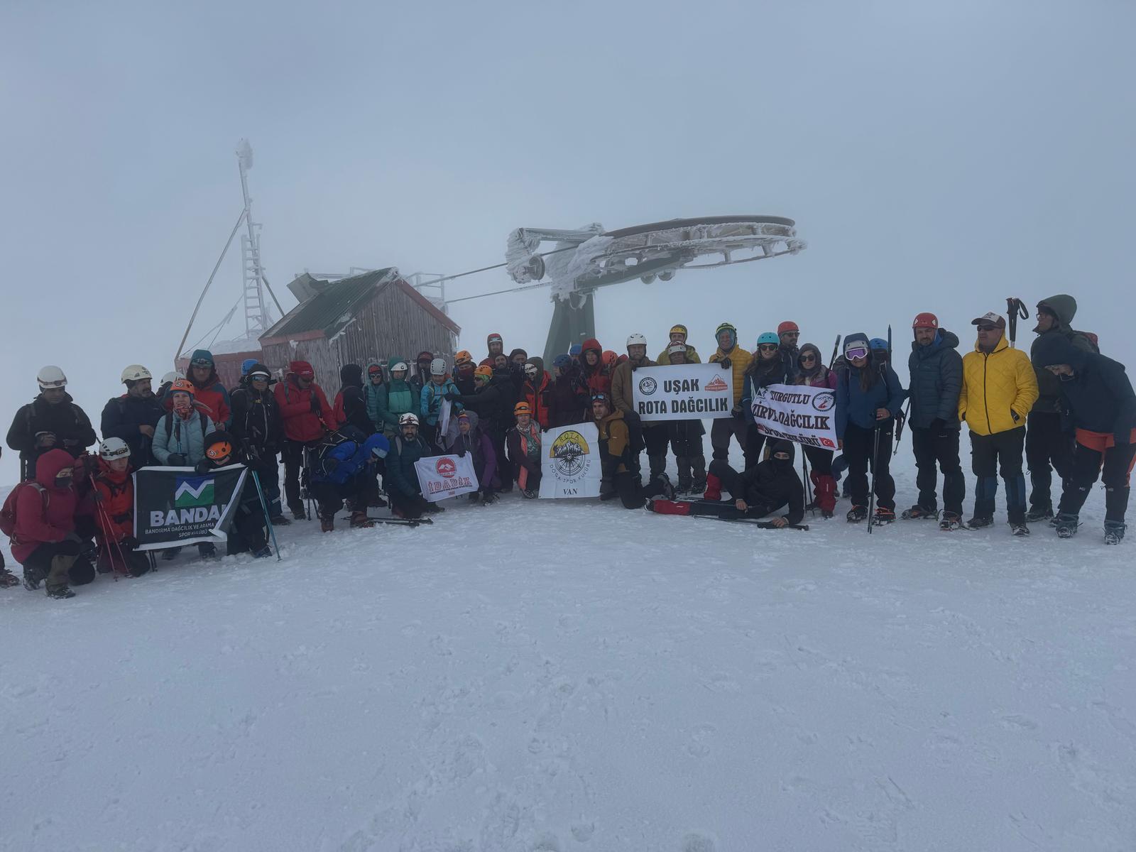 Zirve Dağcılık’tan çifte faaliyet