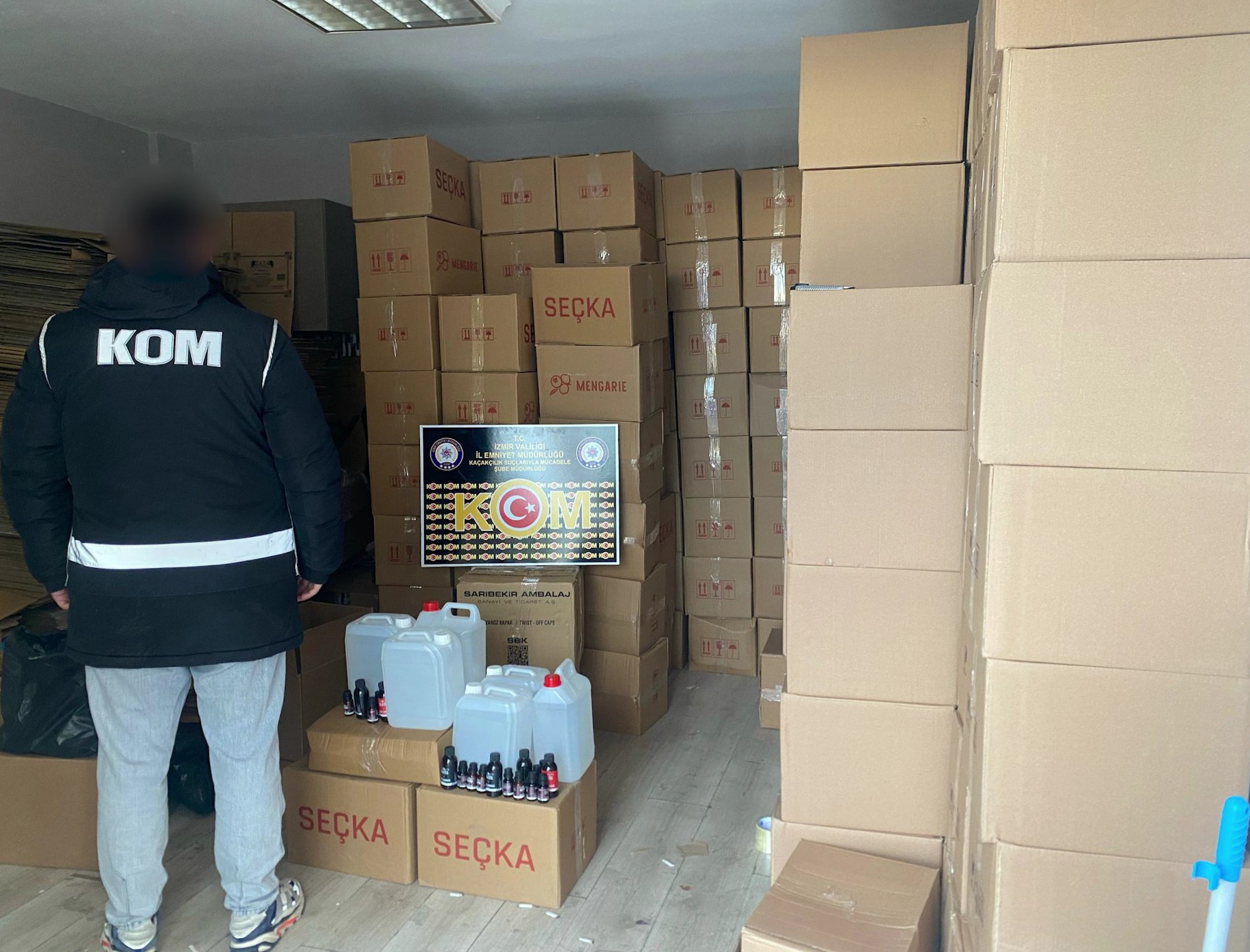 İzmir'de kaçakçılık operasyonu: Tam 13 Milyon TL!
