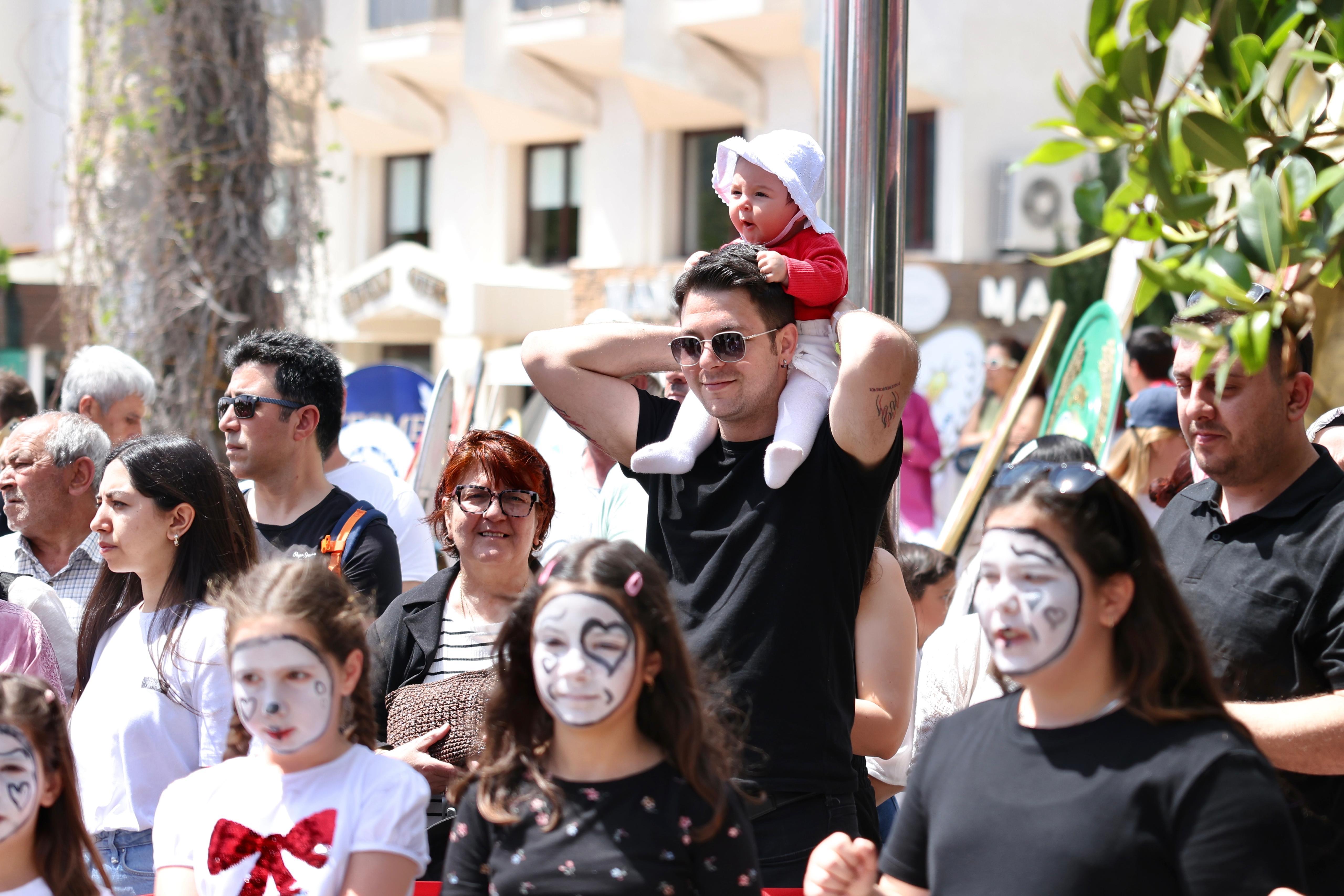 23 Nisan Ulusal Egemenlik ve Çocuk Bayramı, Çeşme’de düzenlenen etkinliklerle kutlandı
