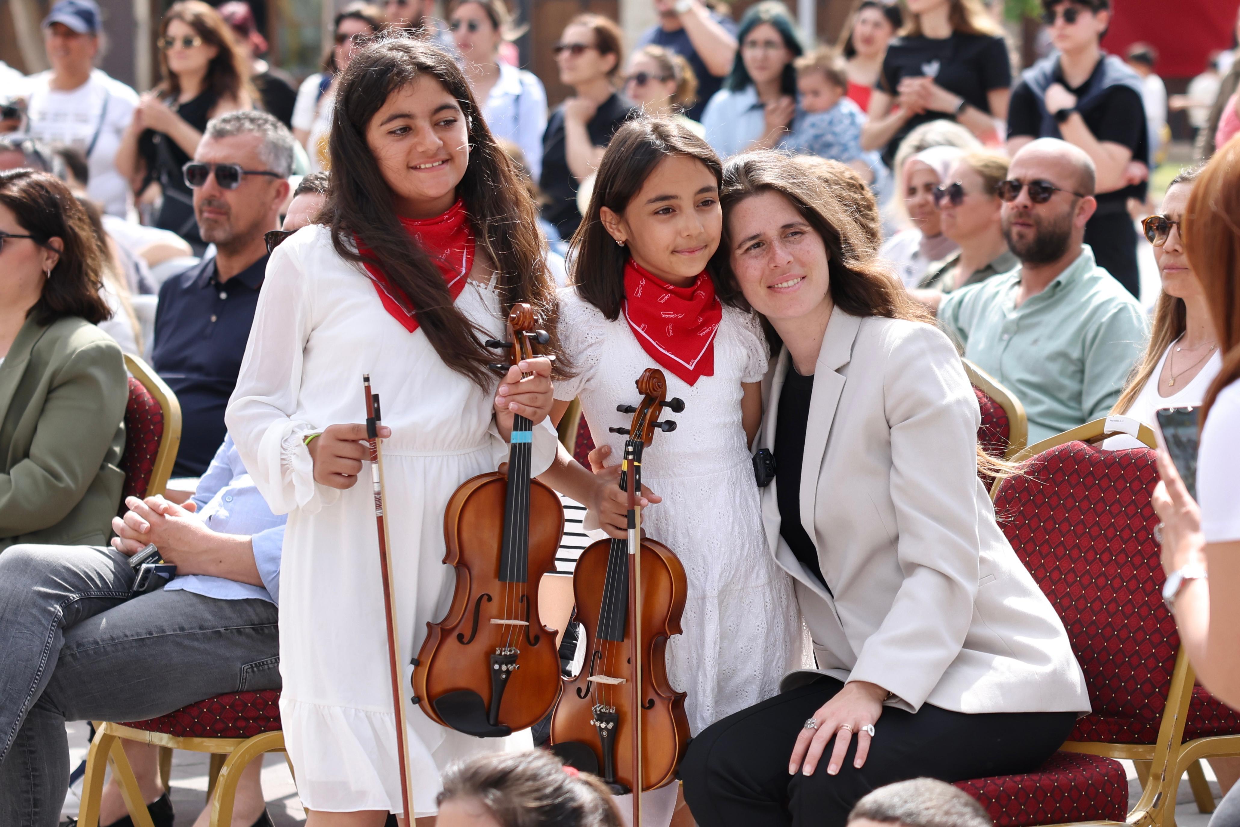 23 Nisan Ulusal Egemenlik ve Çocuk Bayramı, Çeşme’de düzenlenen etkinliklerle kutlandı