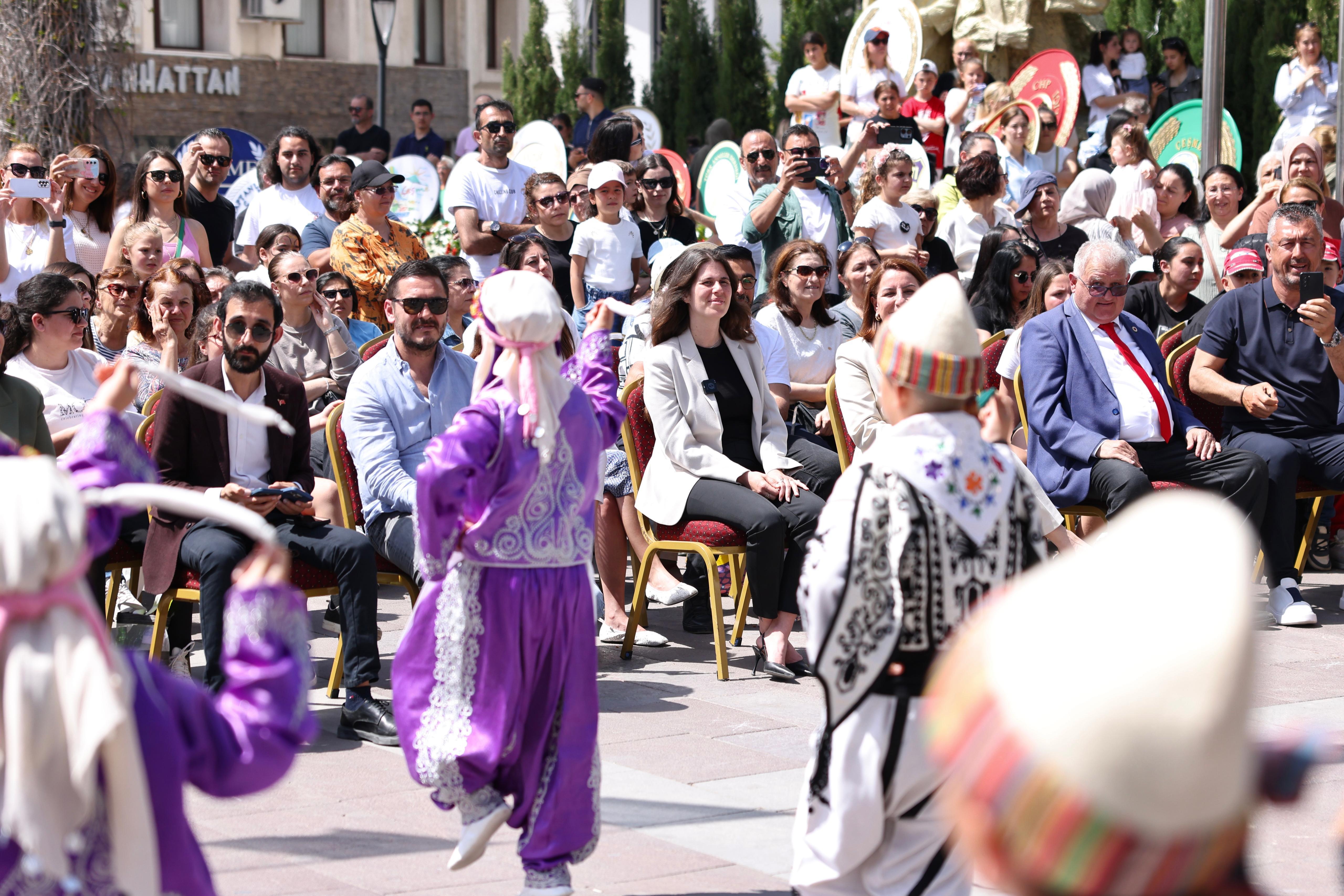23 Nisan Ulusal Egemenlik ve Çocuk Bayramı, Çeşme’de düzenlenen etkinliklerle kutlandı