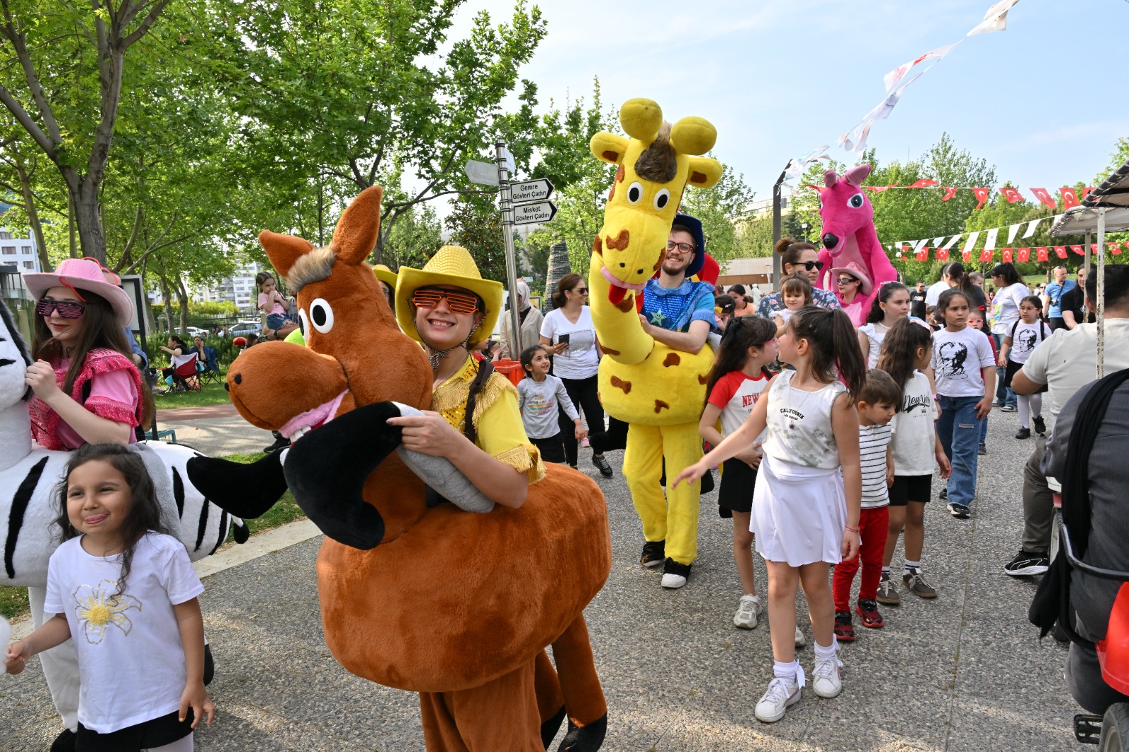Manisa'da 23 Nisan Coşkusu