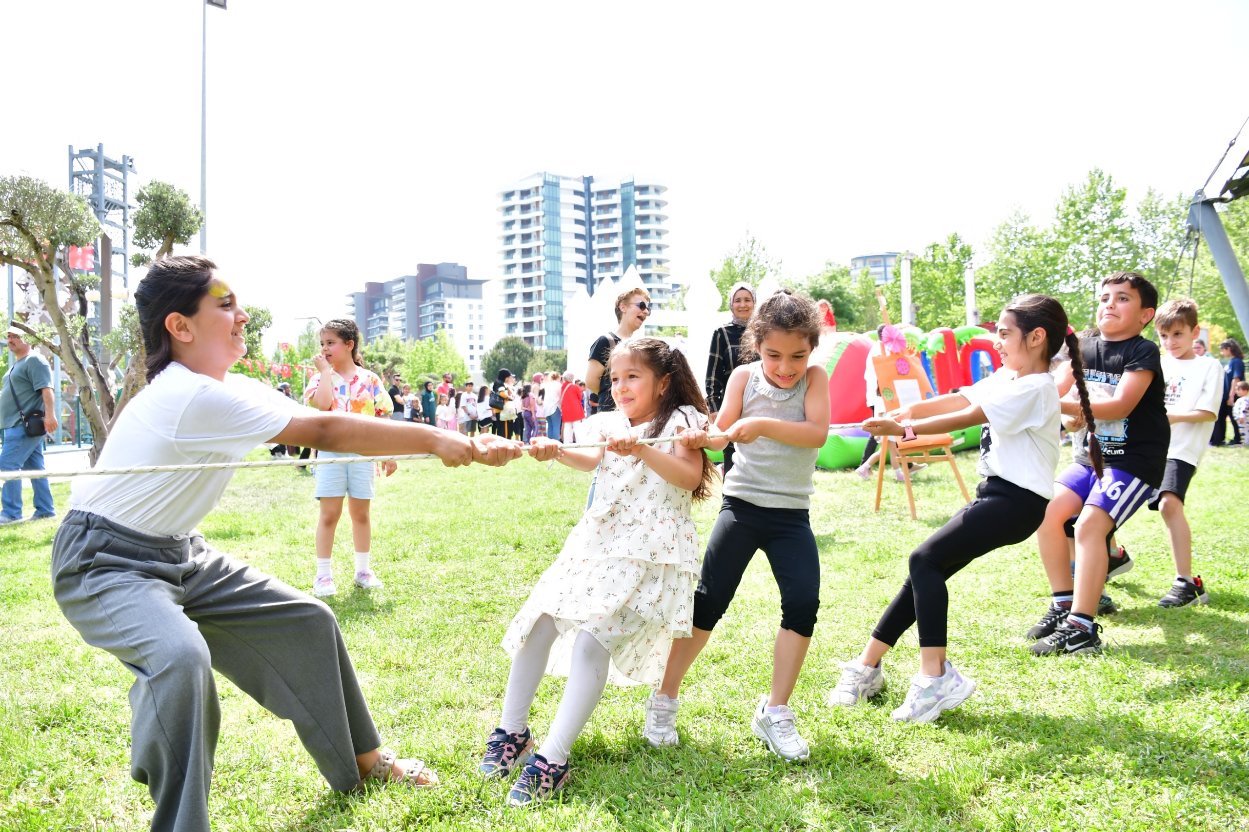 Manisa'da 23 Nisan Coşkusu