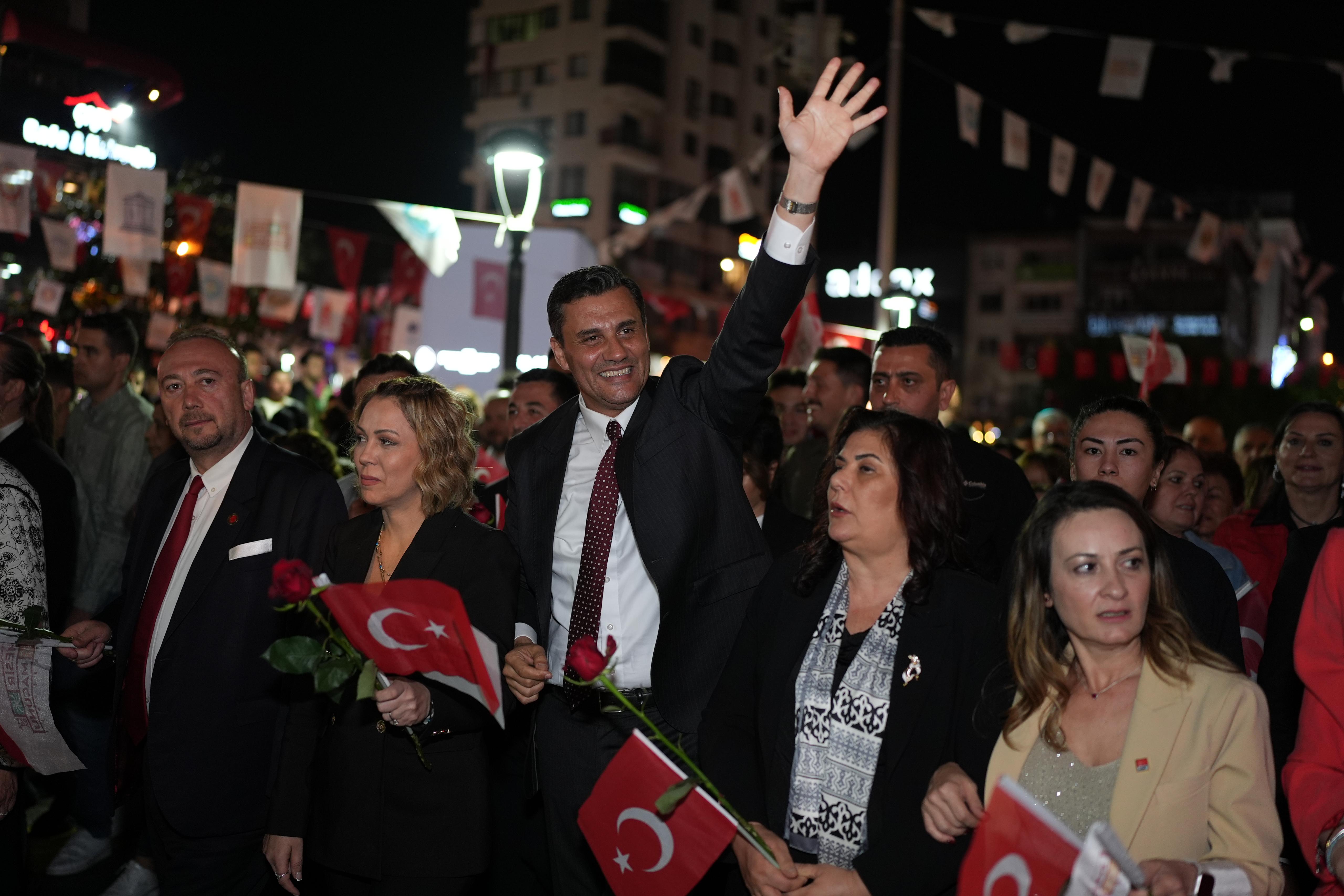 Binlerce Manisalı Festival kortejinde buluştu