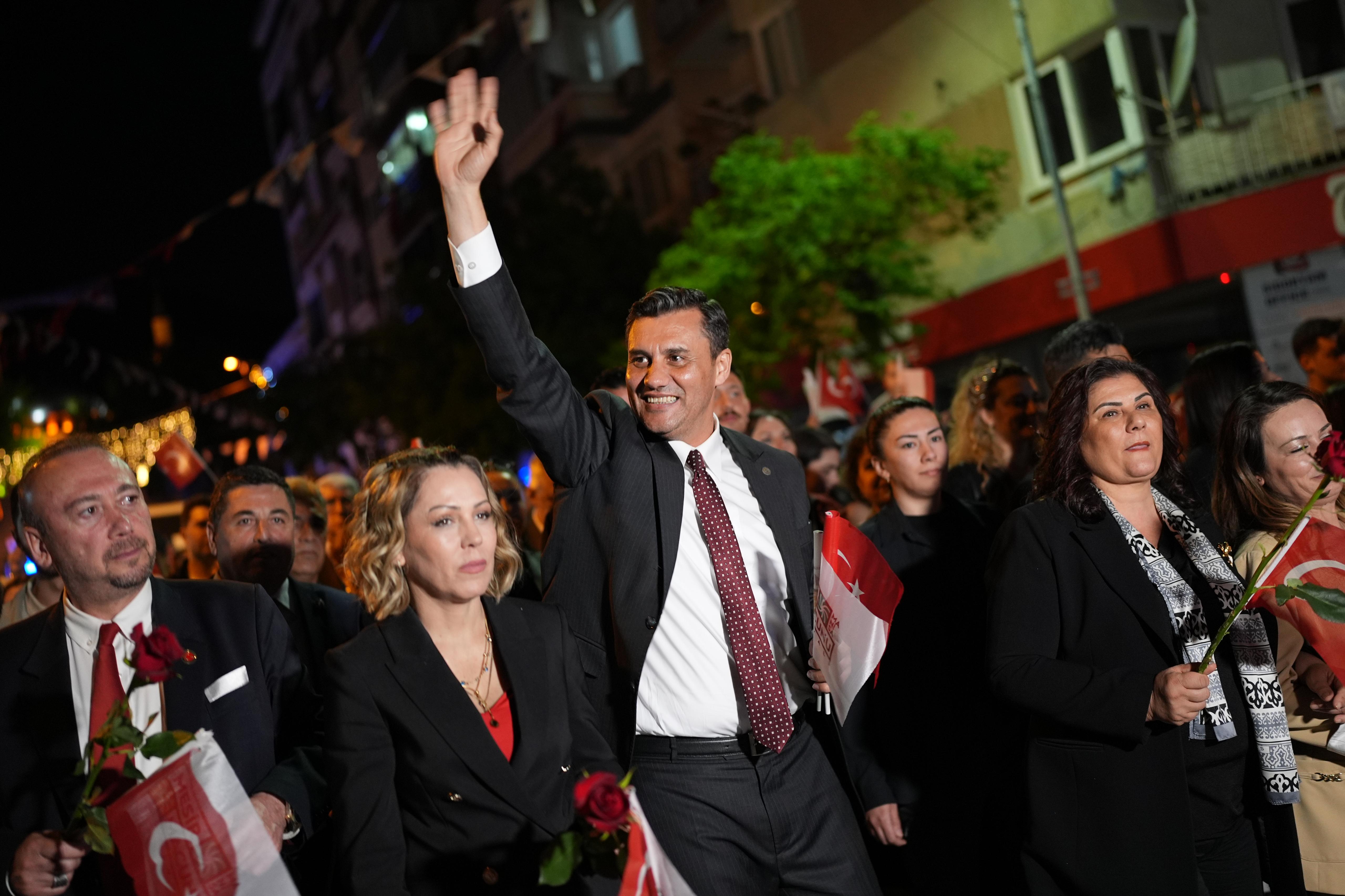 Binlerce Manisalı Festival kortejinde buluştu